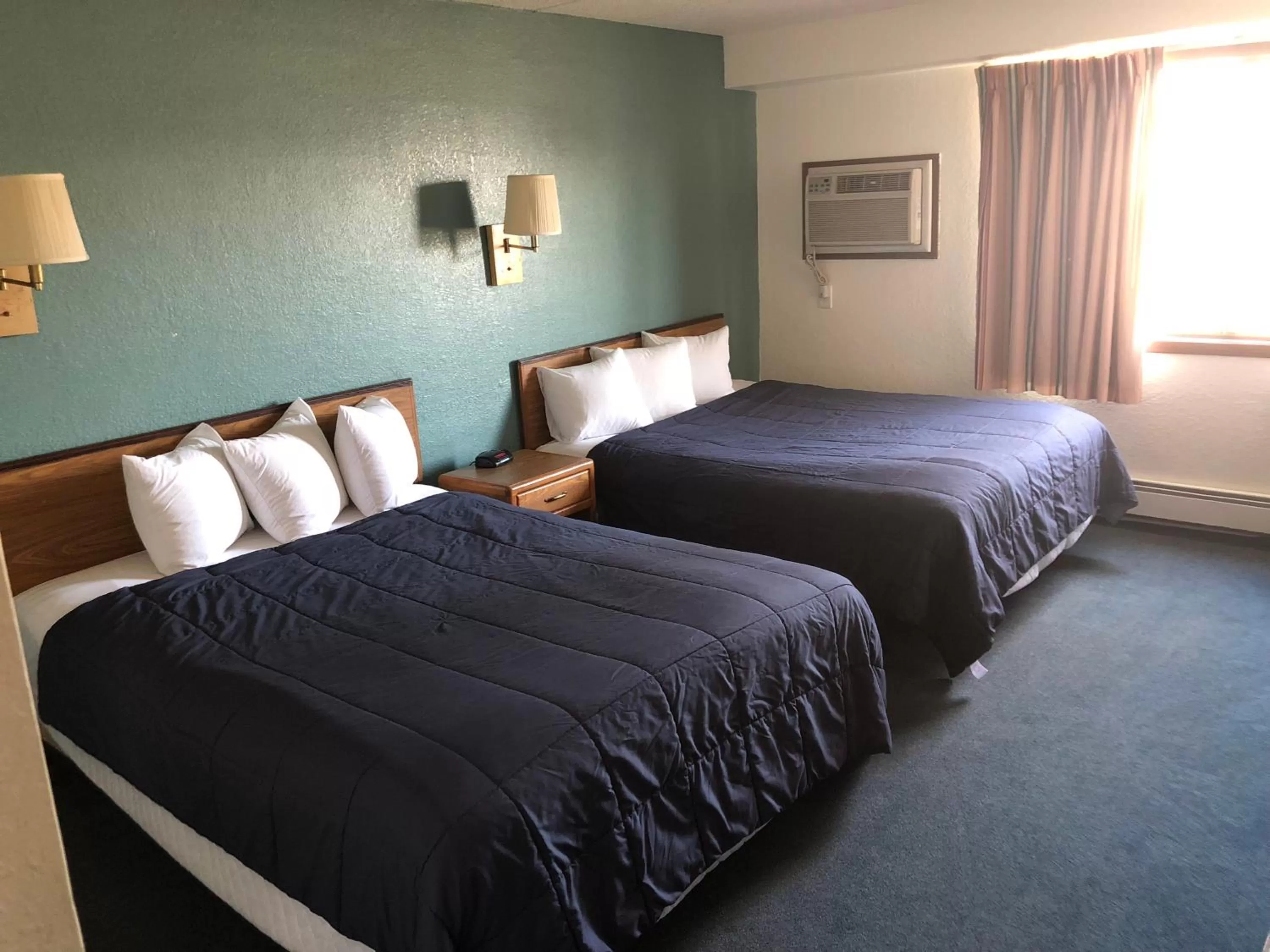 Bedroom, Bed in AmericInn Motel - Monticello