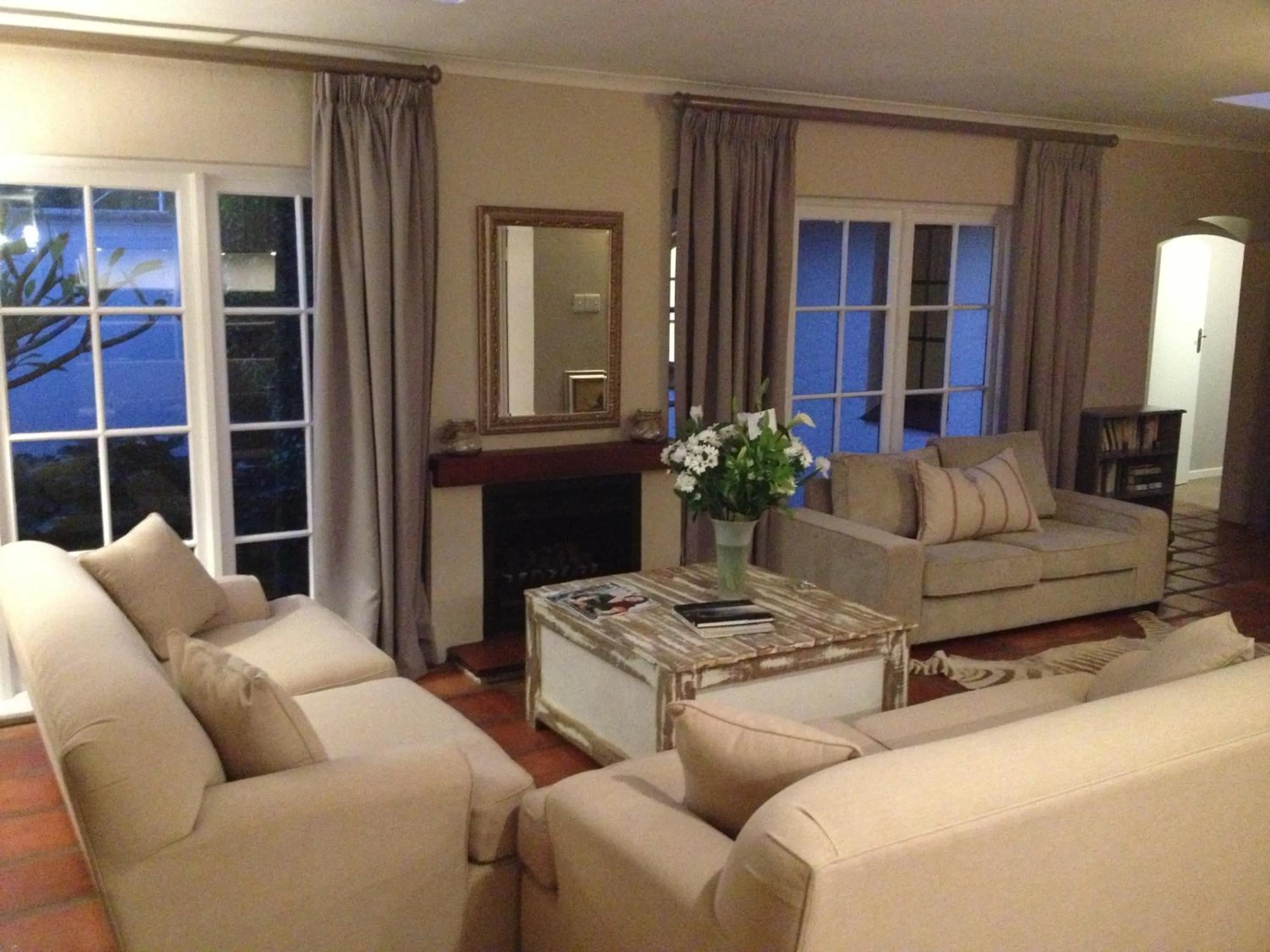 Seating area in Whale Rock Luxury Lodge