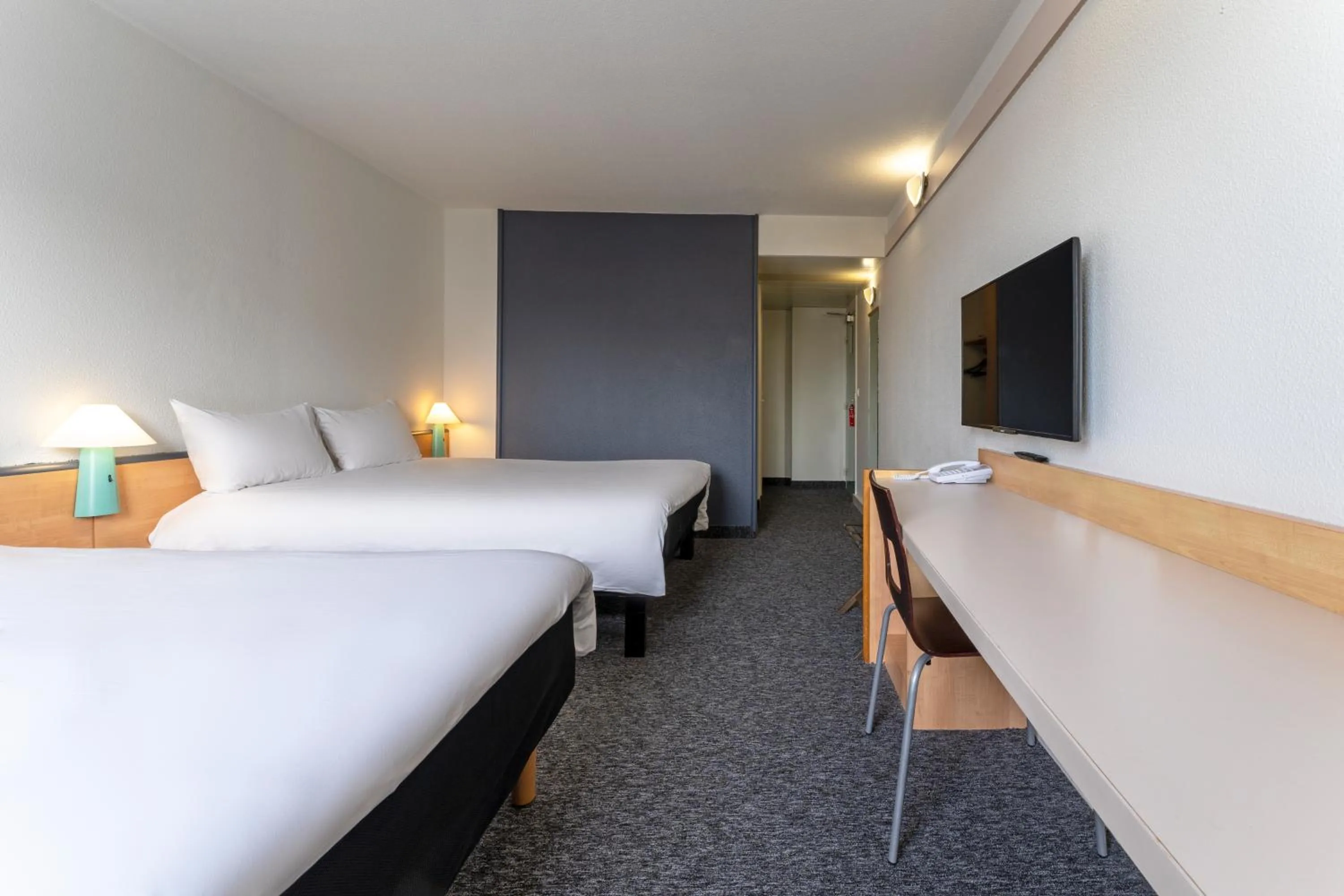 Bed in ibis Paris Pantin Eglise