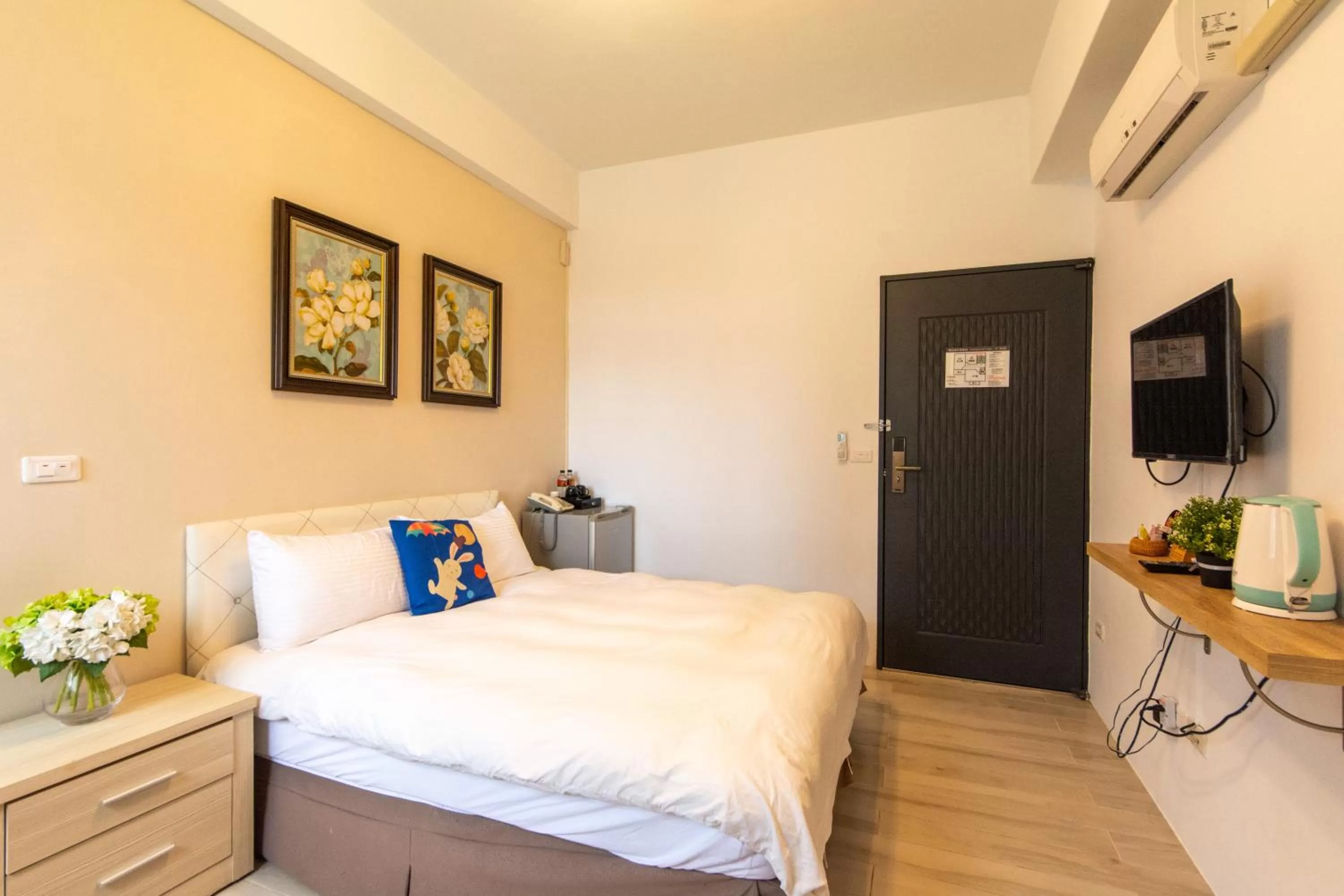 Decorative detail, Bed in Jinguann B&B