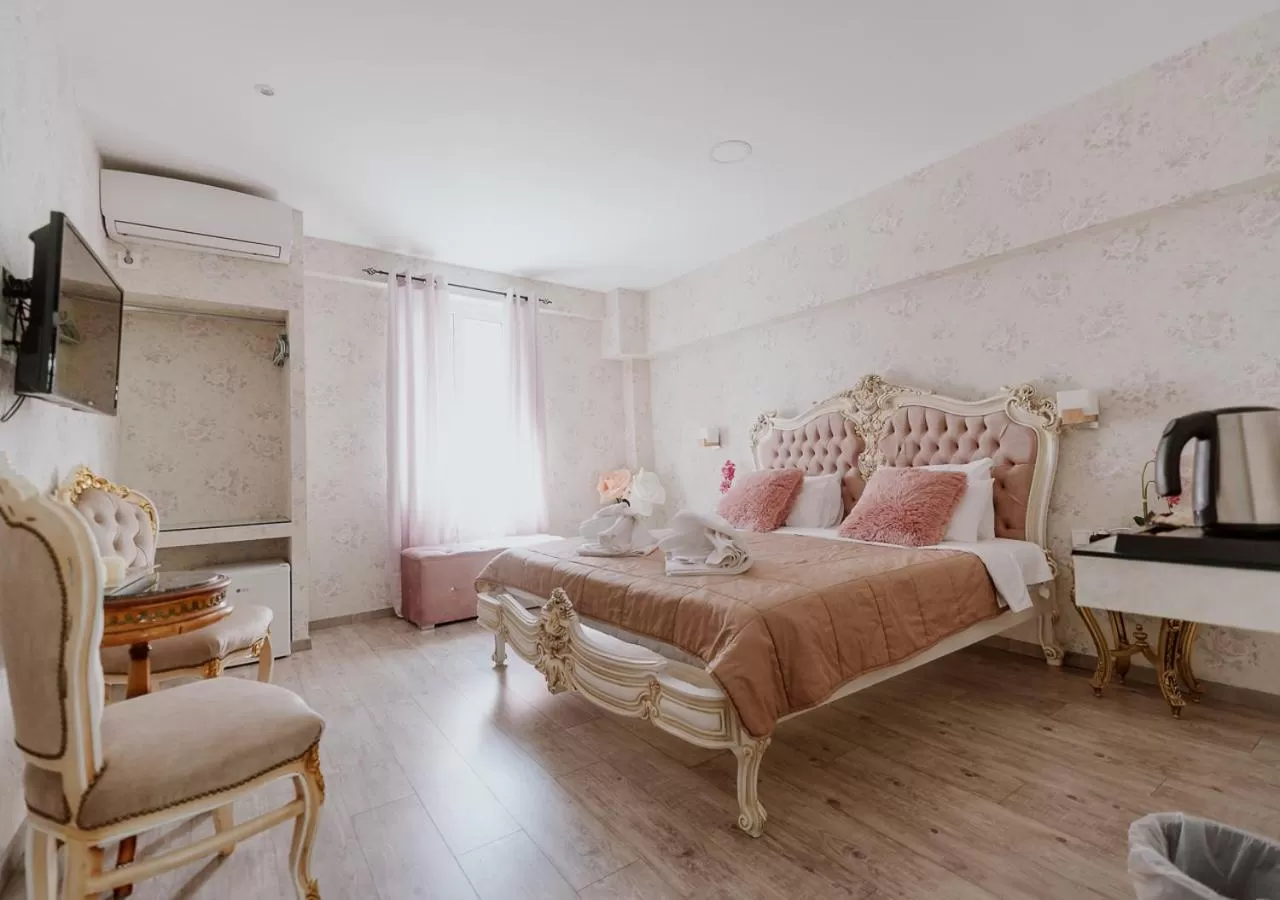 Bedroom, Bed in ROH Suites