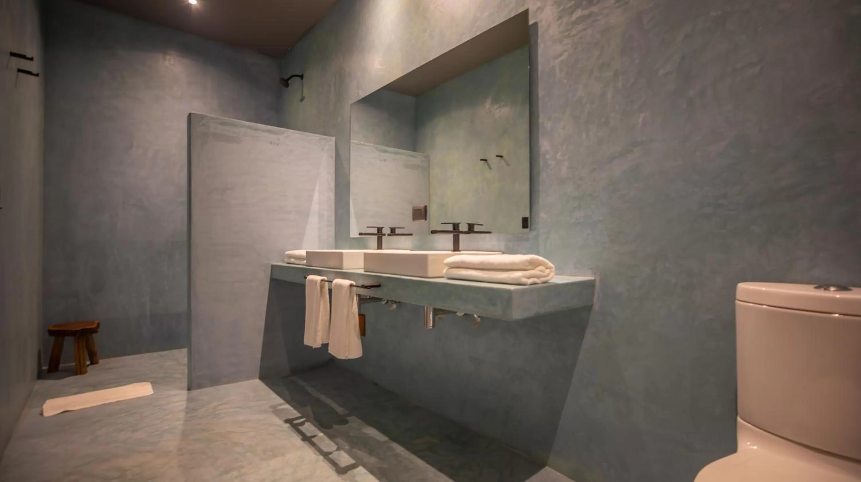 Shower in Turquoise Tulum Hotel