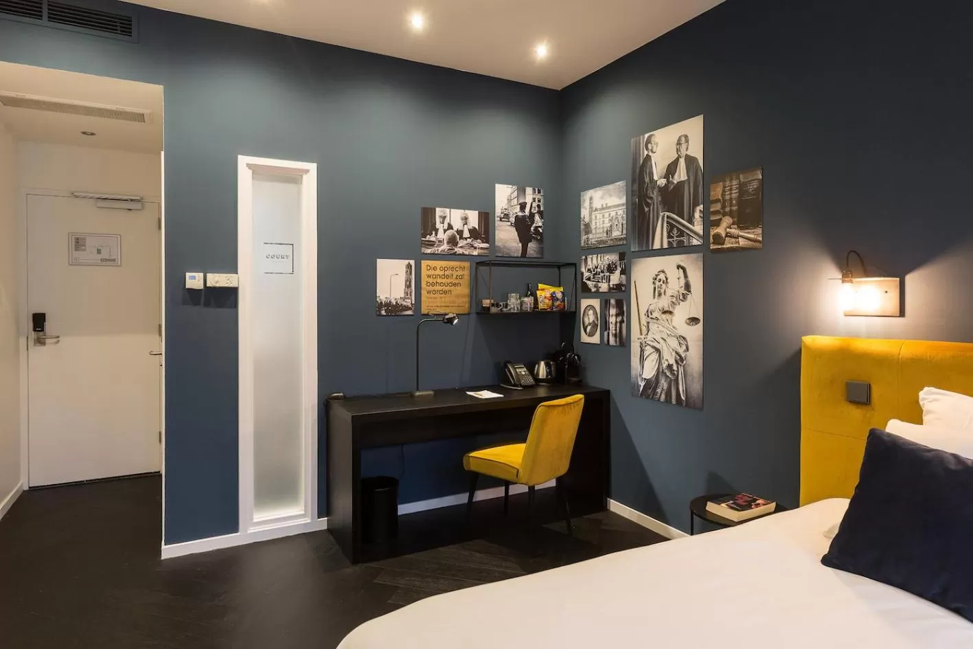 Bedroom, Bed in Court Hotel Utrecht City Centre