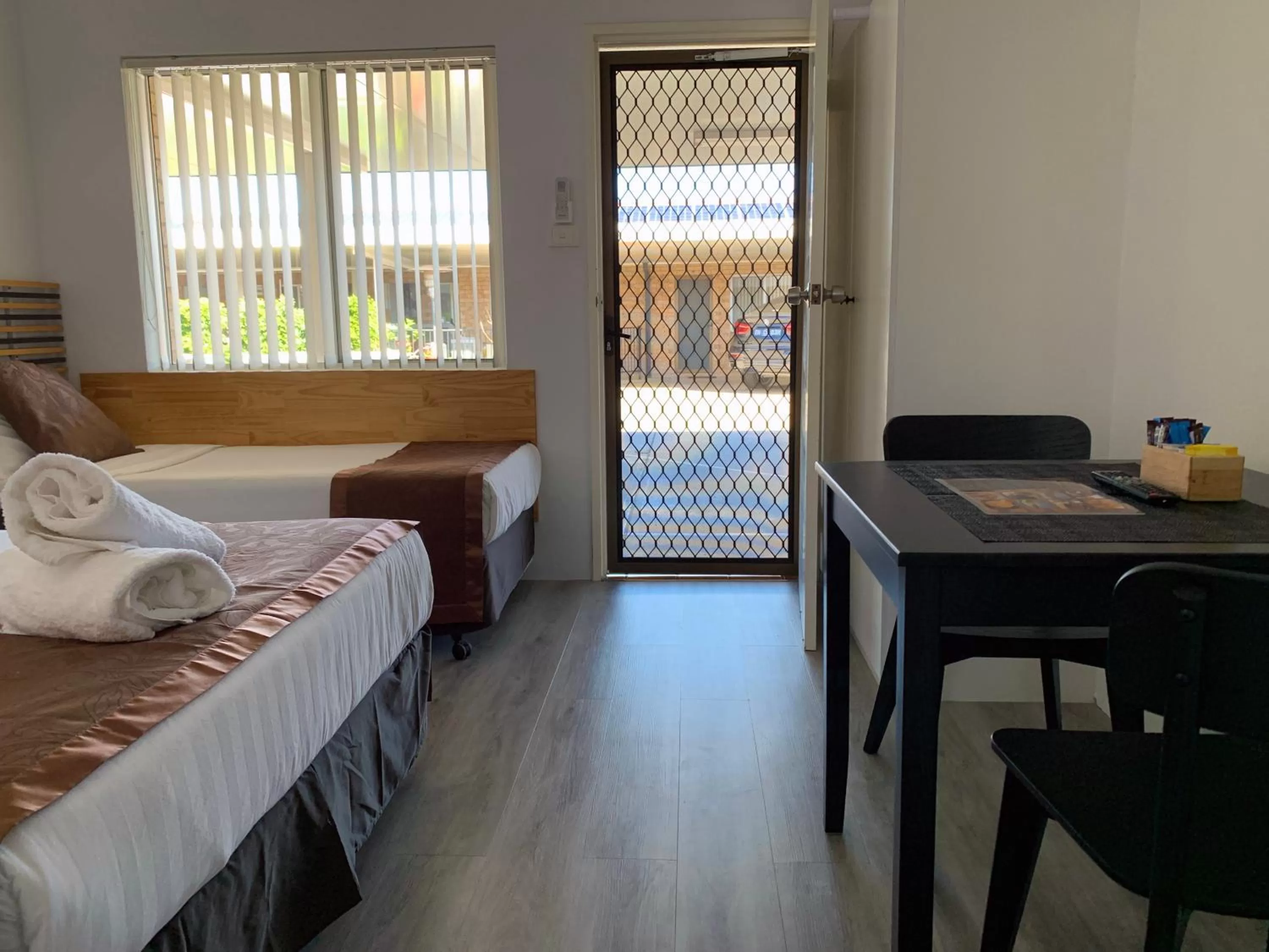 Garden, Bed in Baths Motel Moree