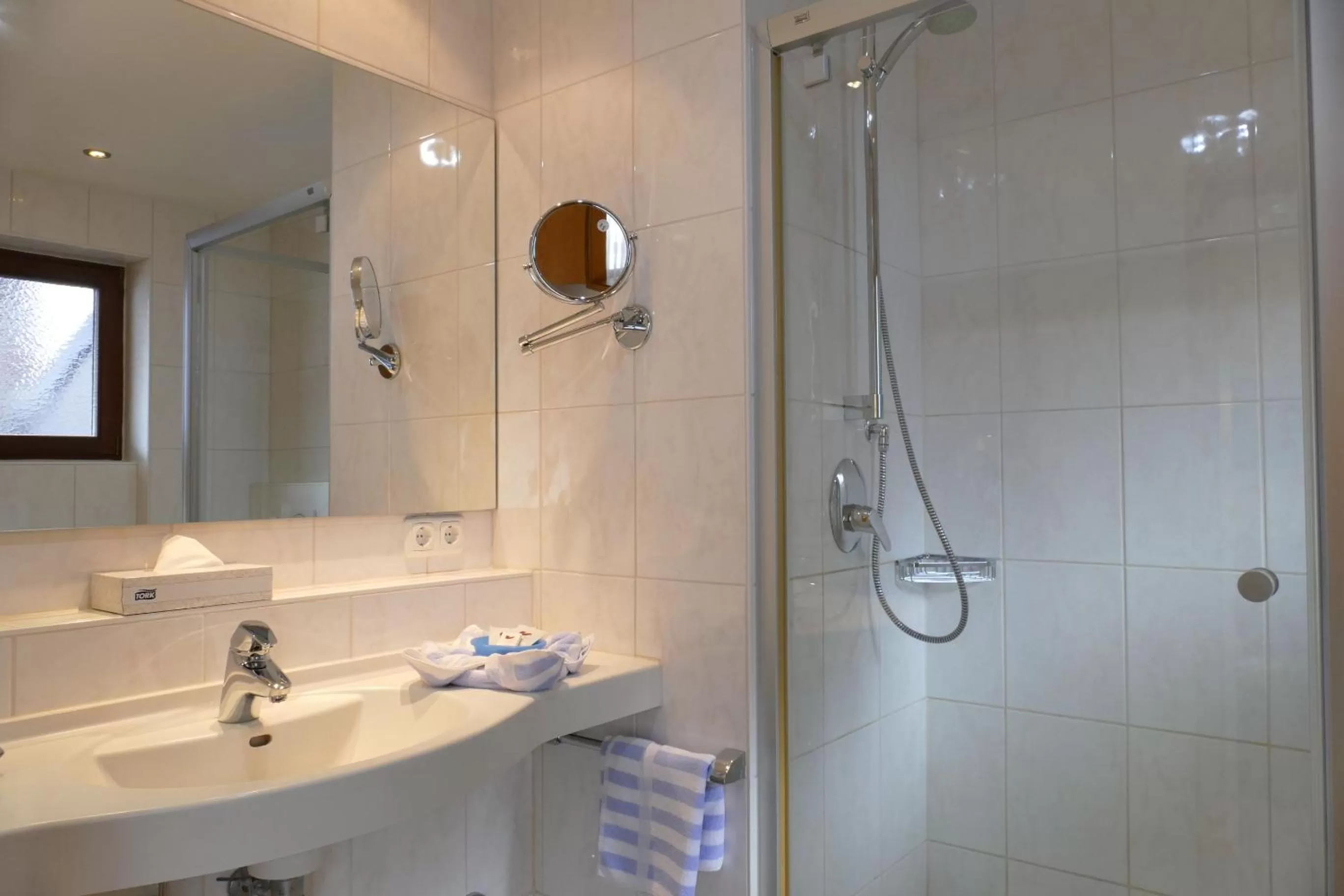 Bathroom in Altstadthotel "Zum Hechten"