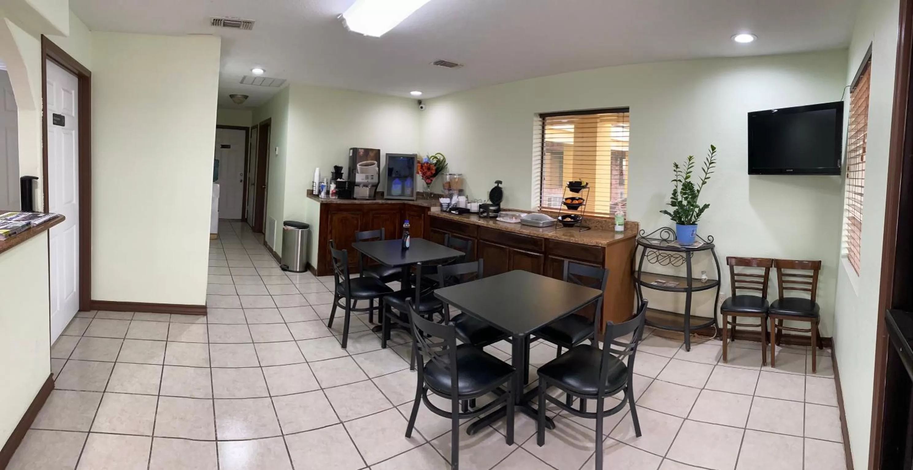 Dining area in Country Hill Inn & Suite Eagle Pass