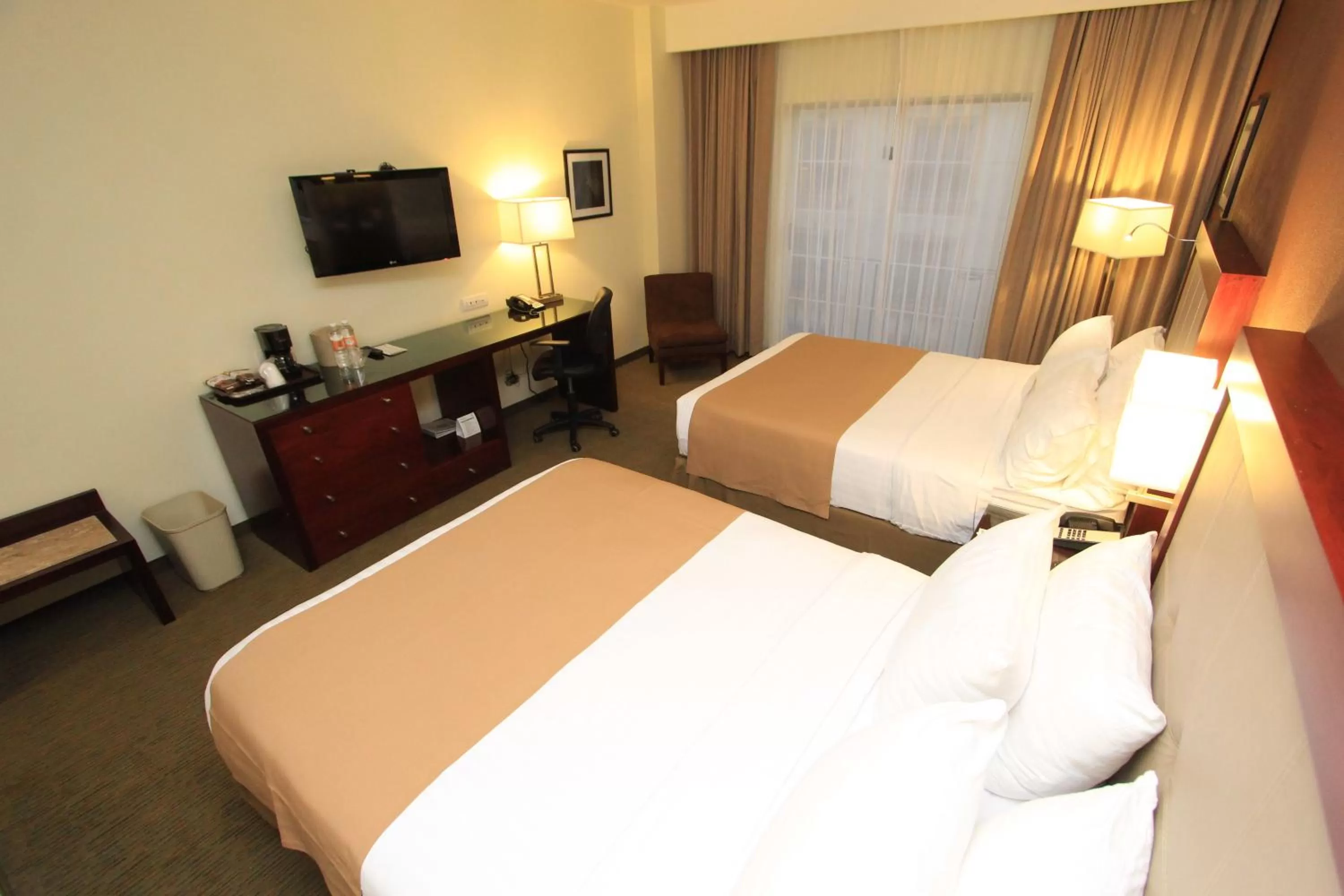 Photo of the whole room, Bed in Holiday Inn Leon by IHG