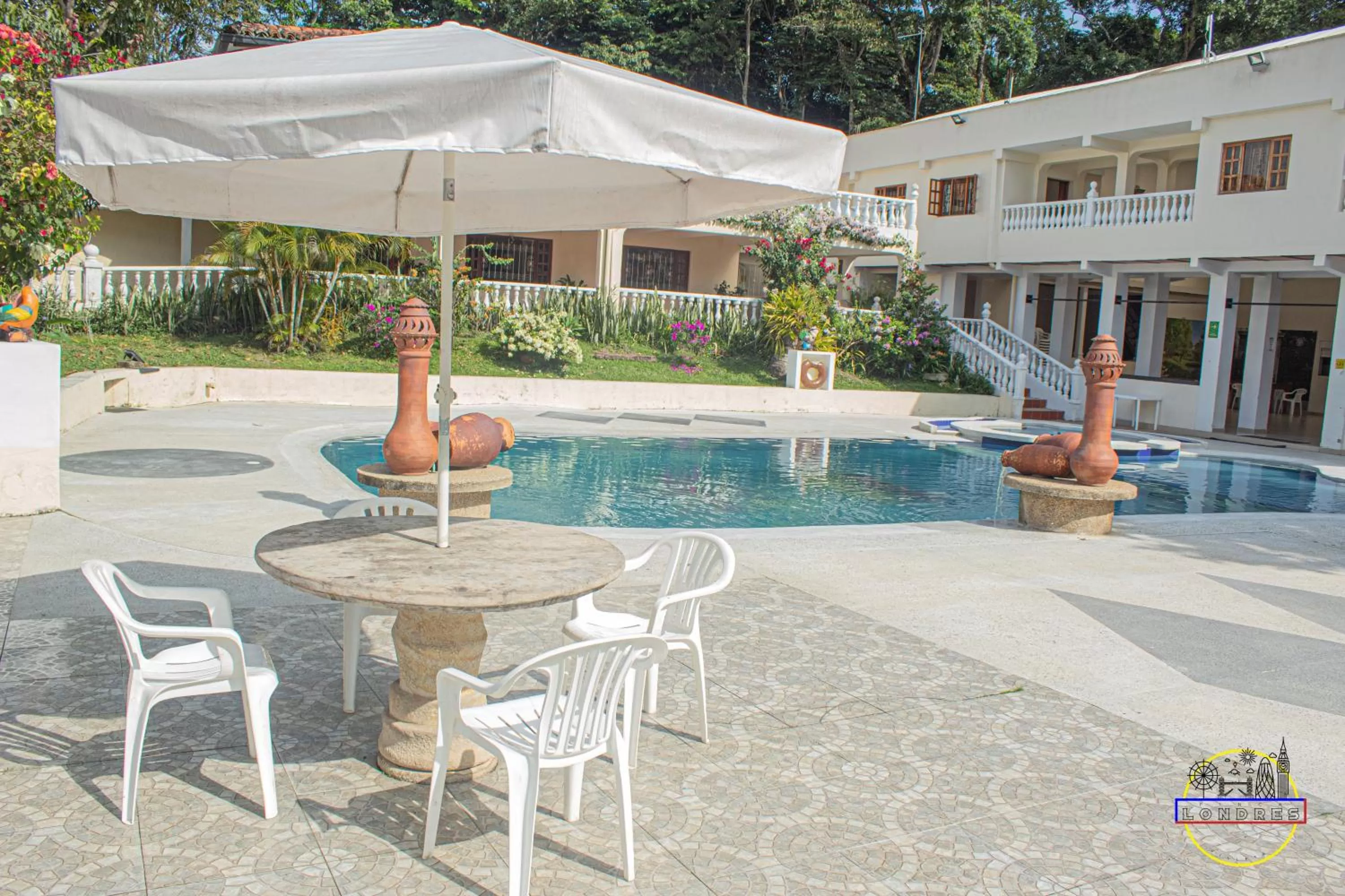 Seating area, Swimming Pool in Hotel Finca Londres