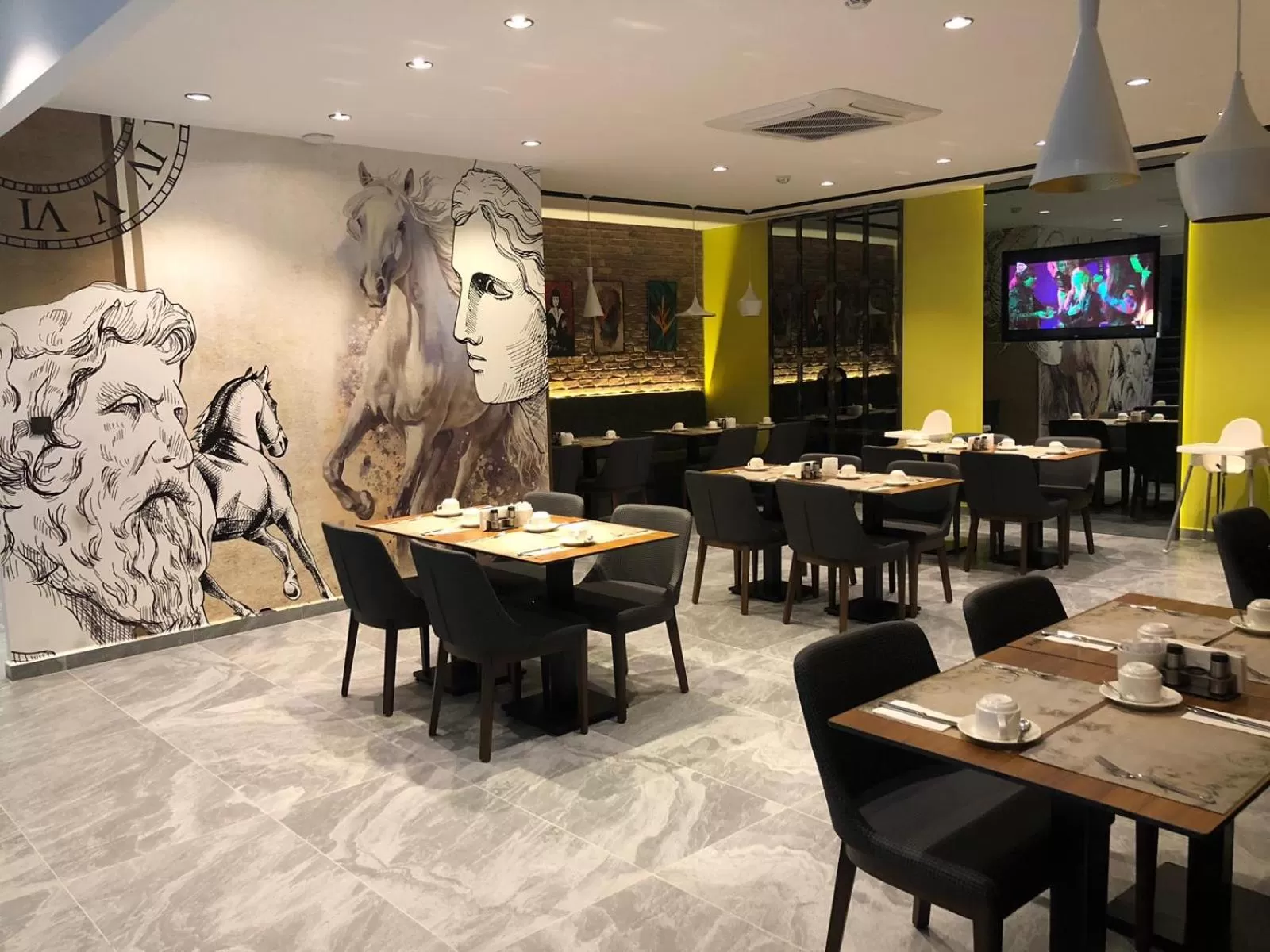 Restaurant/places to eat in Nox Suite Rezidans