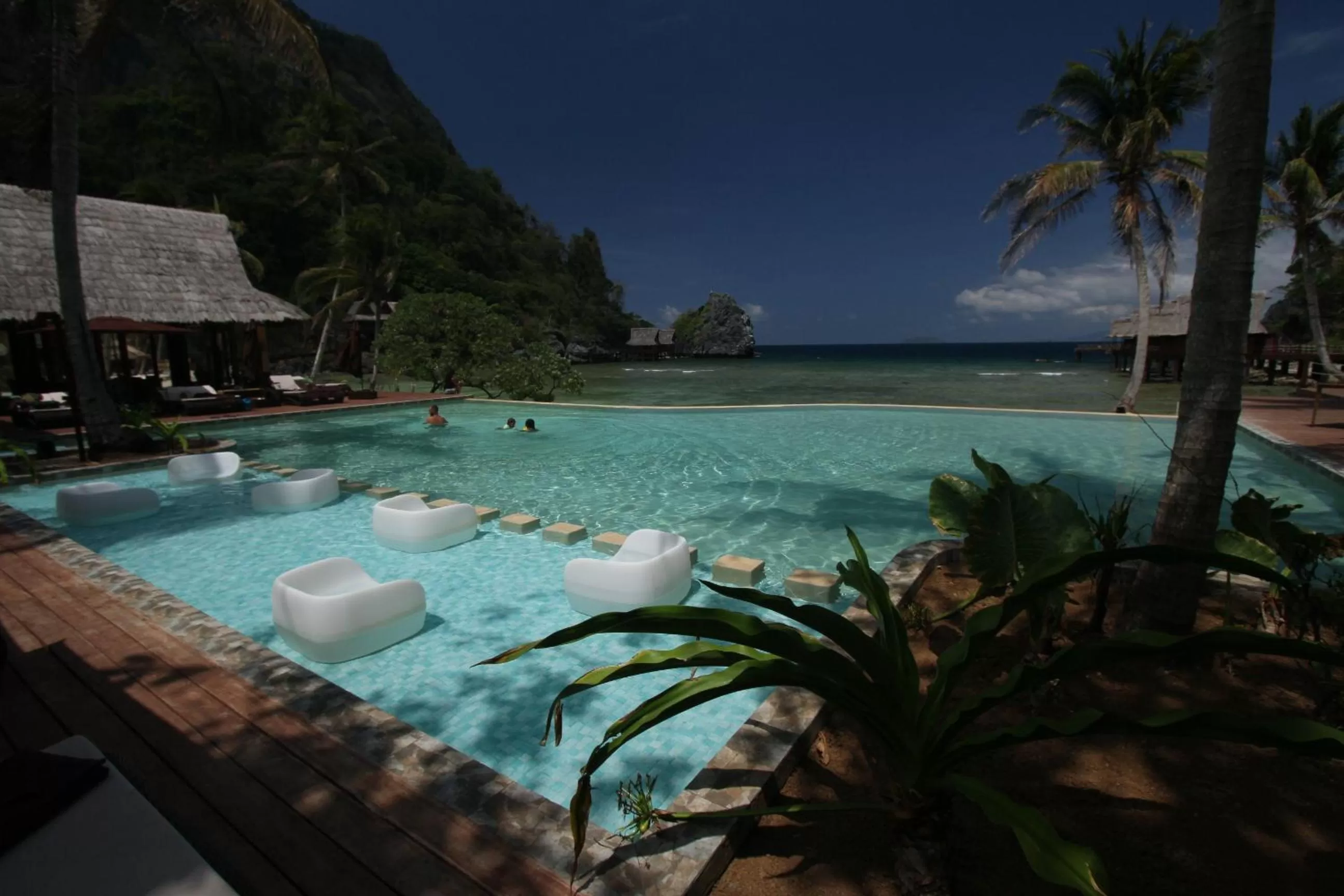 Swimming pool in Cauayan Island Resort and Spa