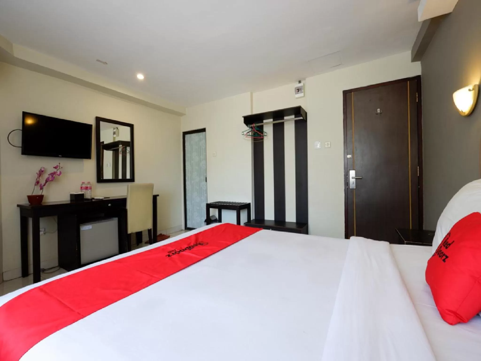 Bedroom, Bed in RedDoorz Plus @ Singosari Raya