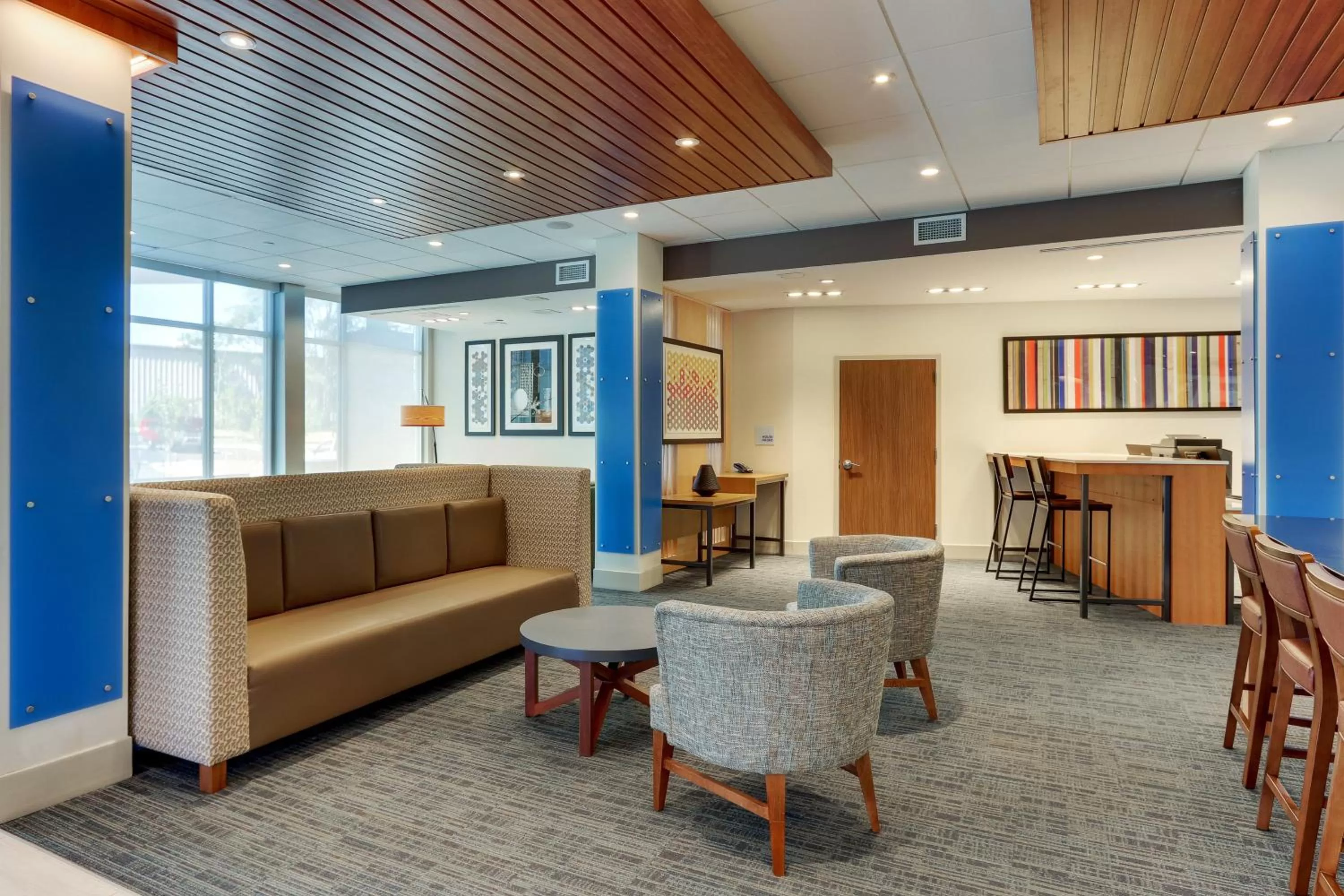 Property building in Holiday Inn Express & Suites - Roanoke – Civic Center