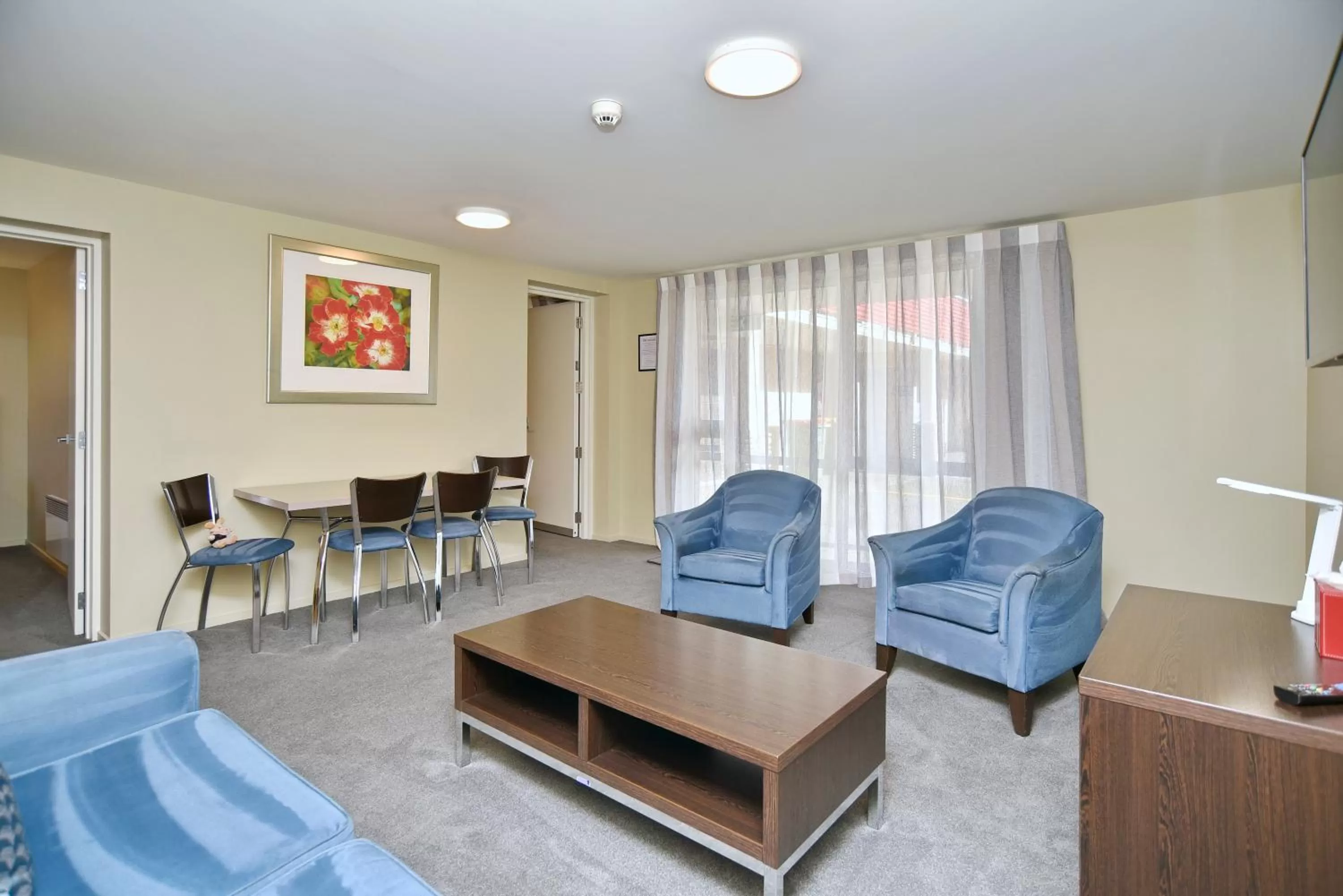 Photo of the whole room in The Riverstone