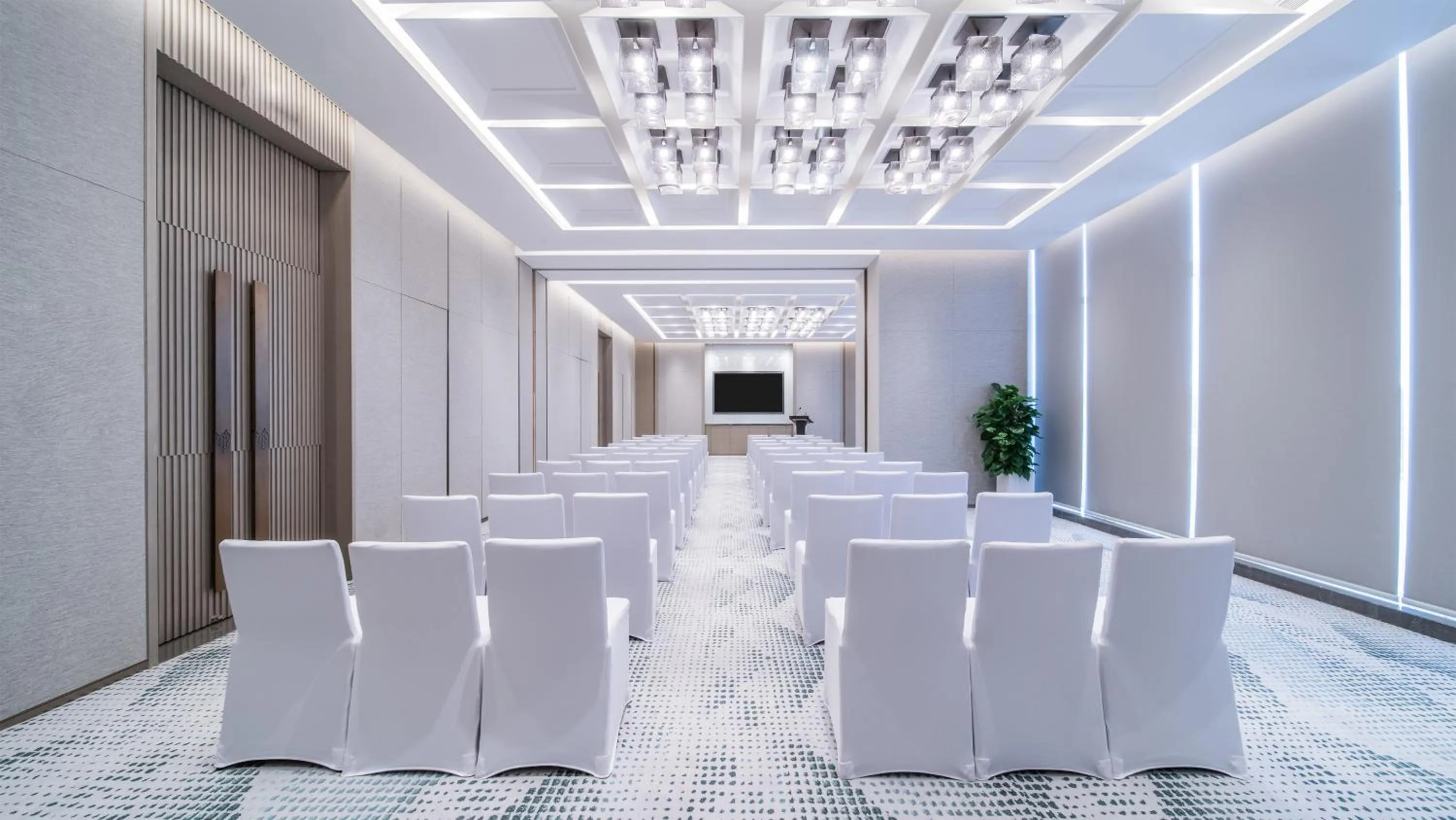Meeting/conference room in HUALUXE Xi'an Chanba by IHG