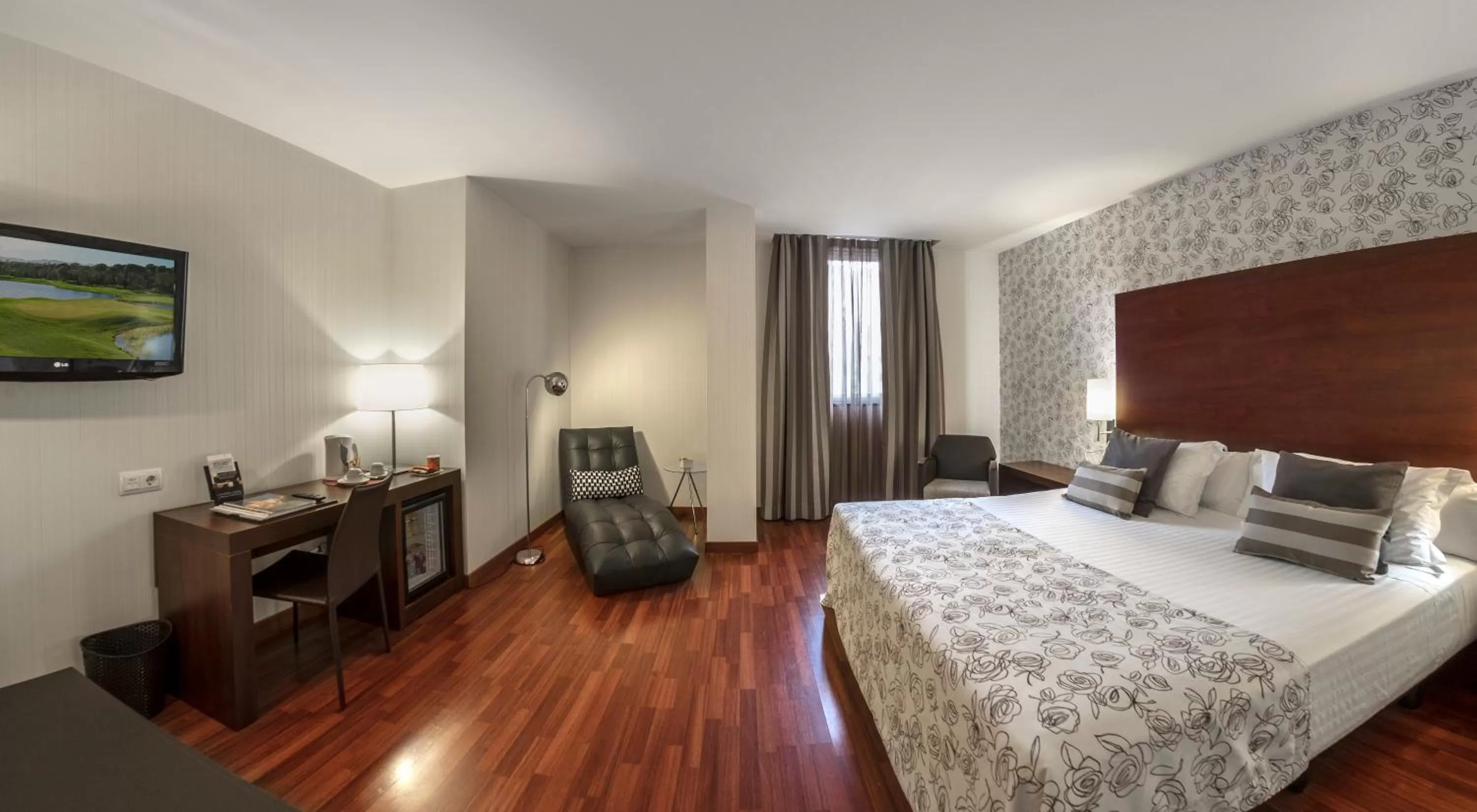 Photo of the whole room, Bed in Hotel Gran Ultonia