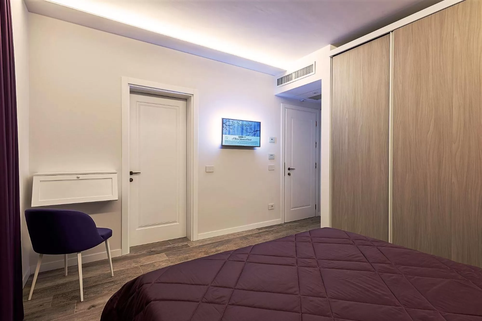 Photo of the whole room, Bed in Petit Hotel