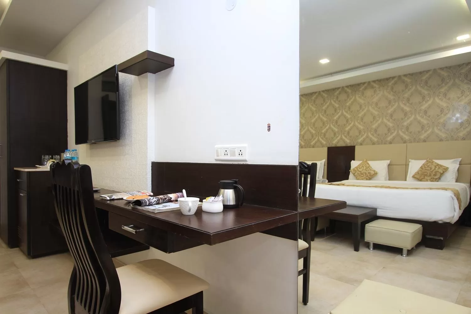 Coffee/tea facilities in Ambaari hotel