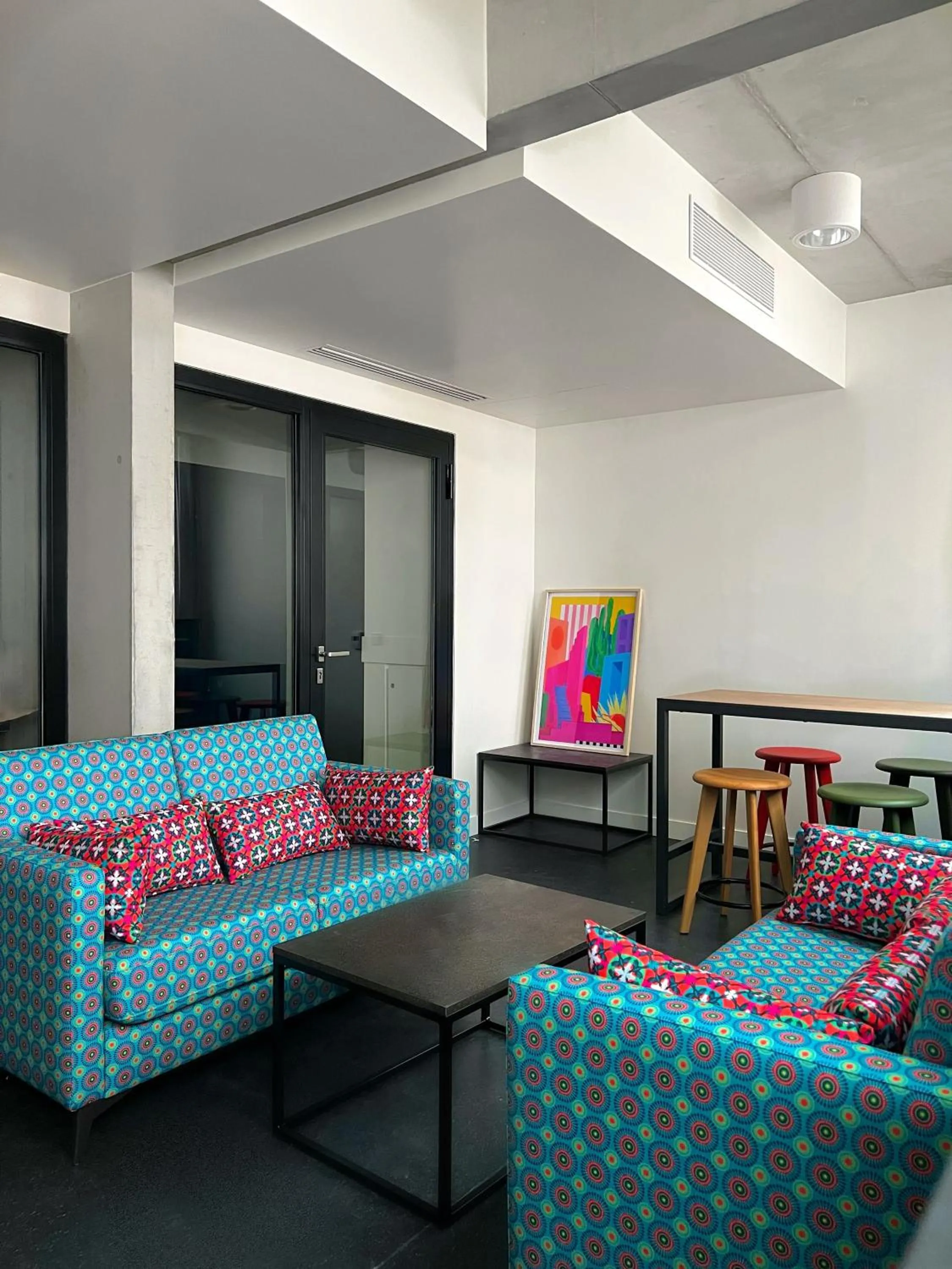 Communal lounge/ TV room in The People - Paris Marais