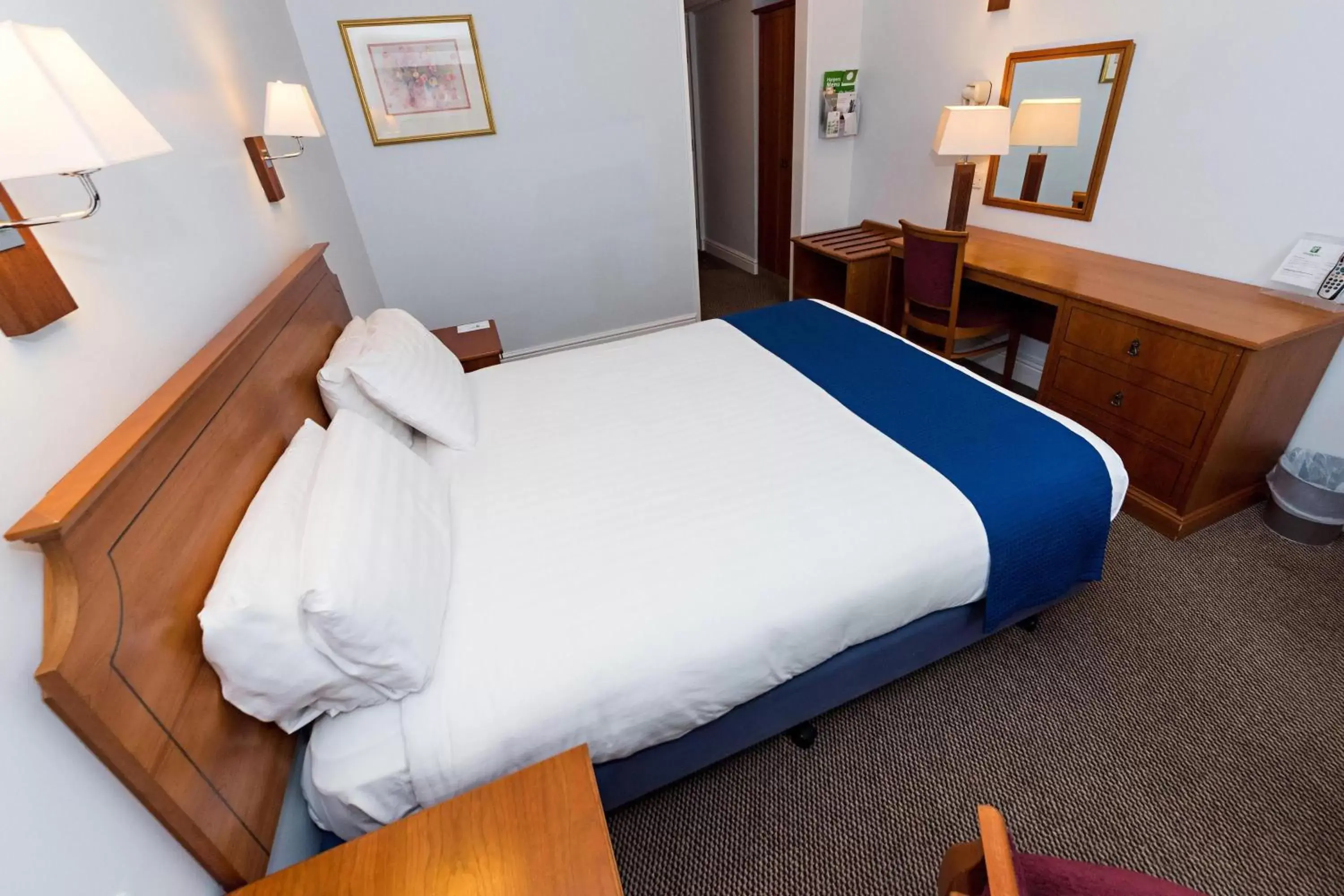 Standard Room in Holiday Inn Newport by IHG Standard Room in Holiday Inn Newport by IHG