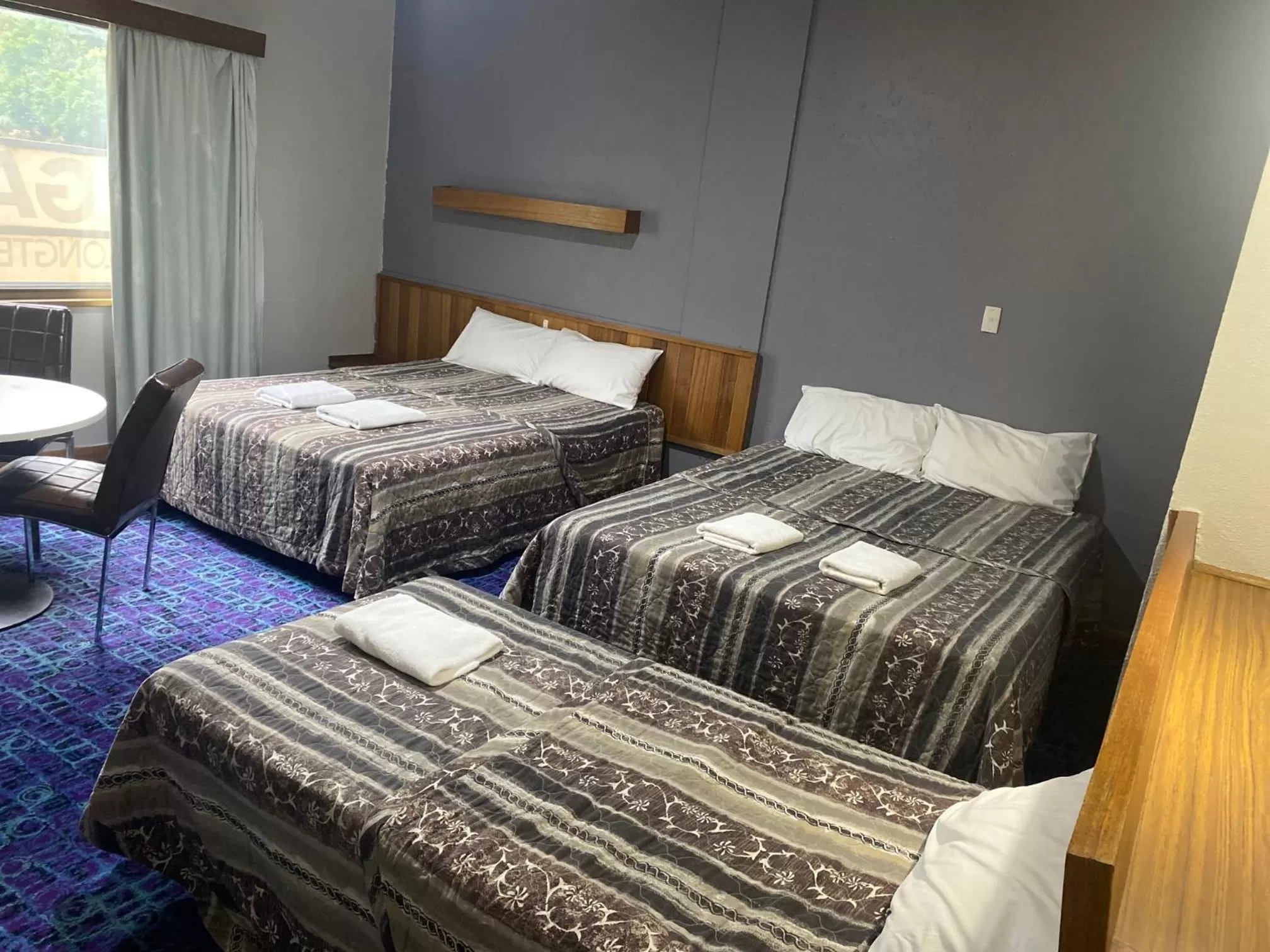 Photo of the whole room, Bed in Tollgate Motel