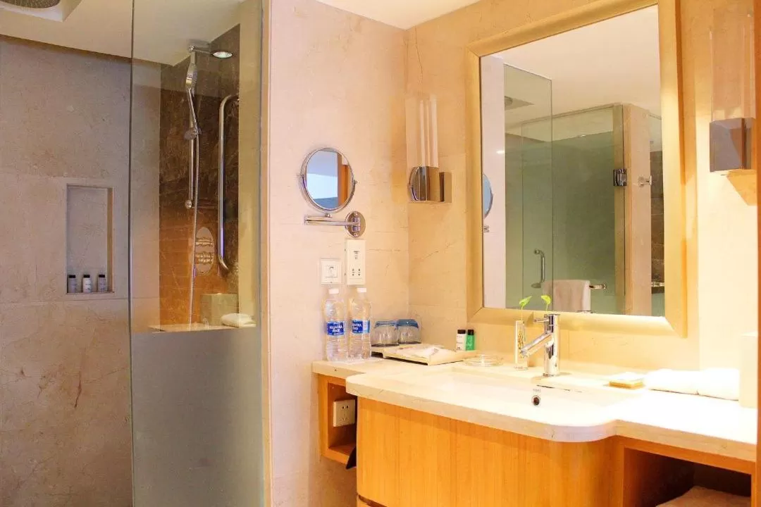 Bathroom in Sheraton Yantai Golden Beach Resort