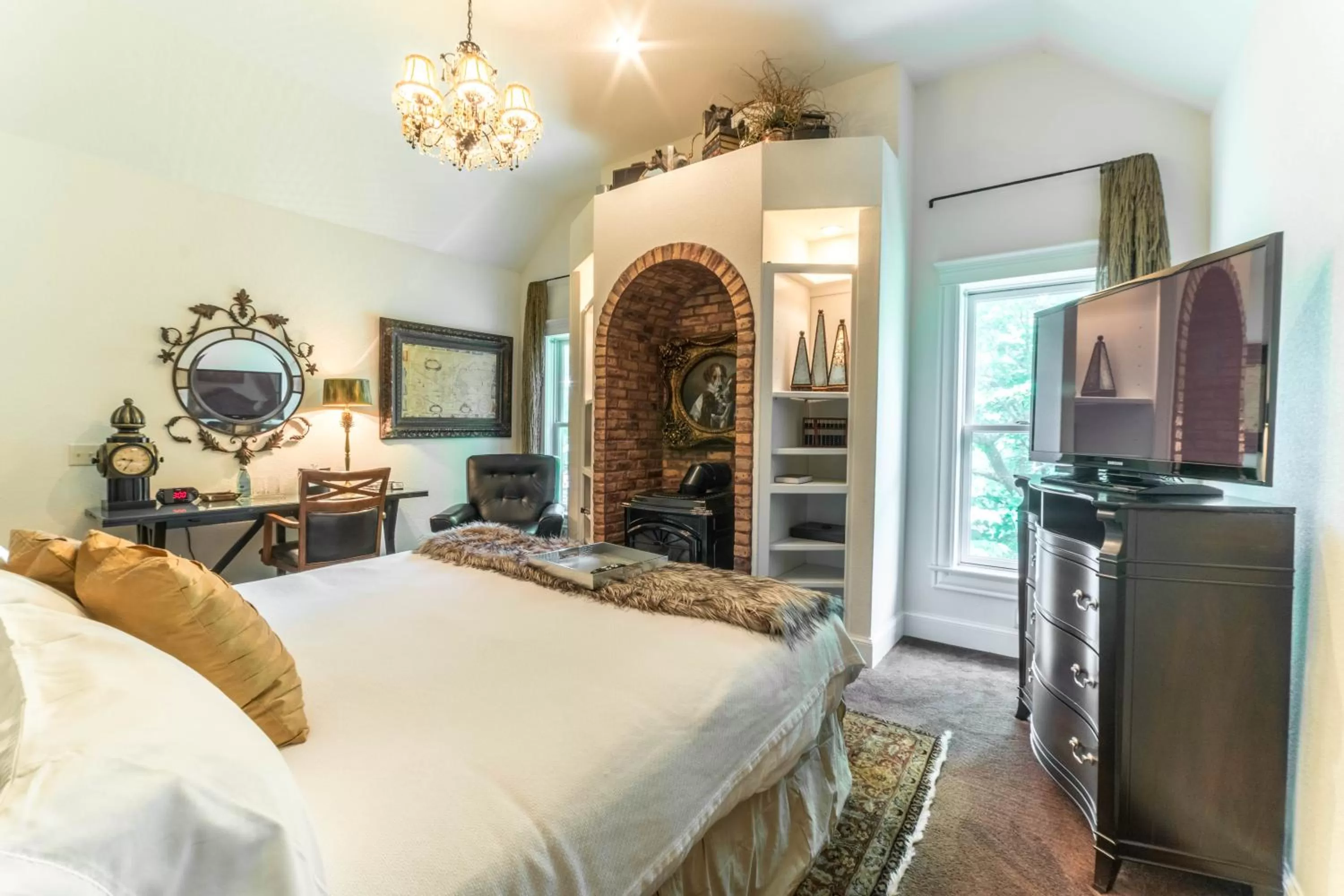 Bed in The Victoria Bed & Breakfast