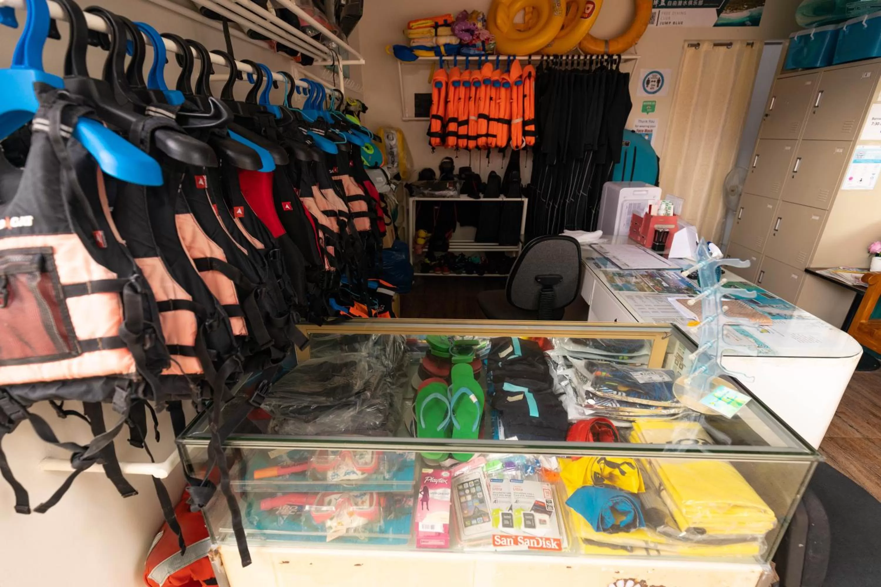 On-site shops in Pescadores Suites Moalboal