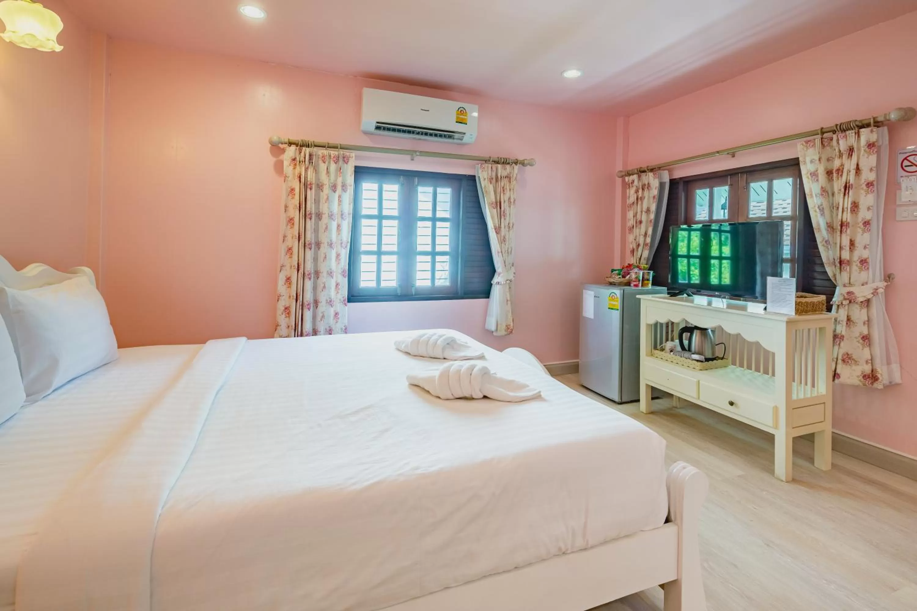 Bed in Sakarin Valley Resort