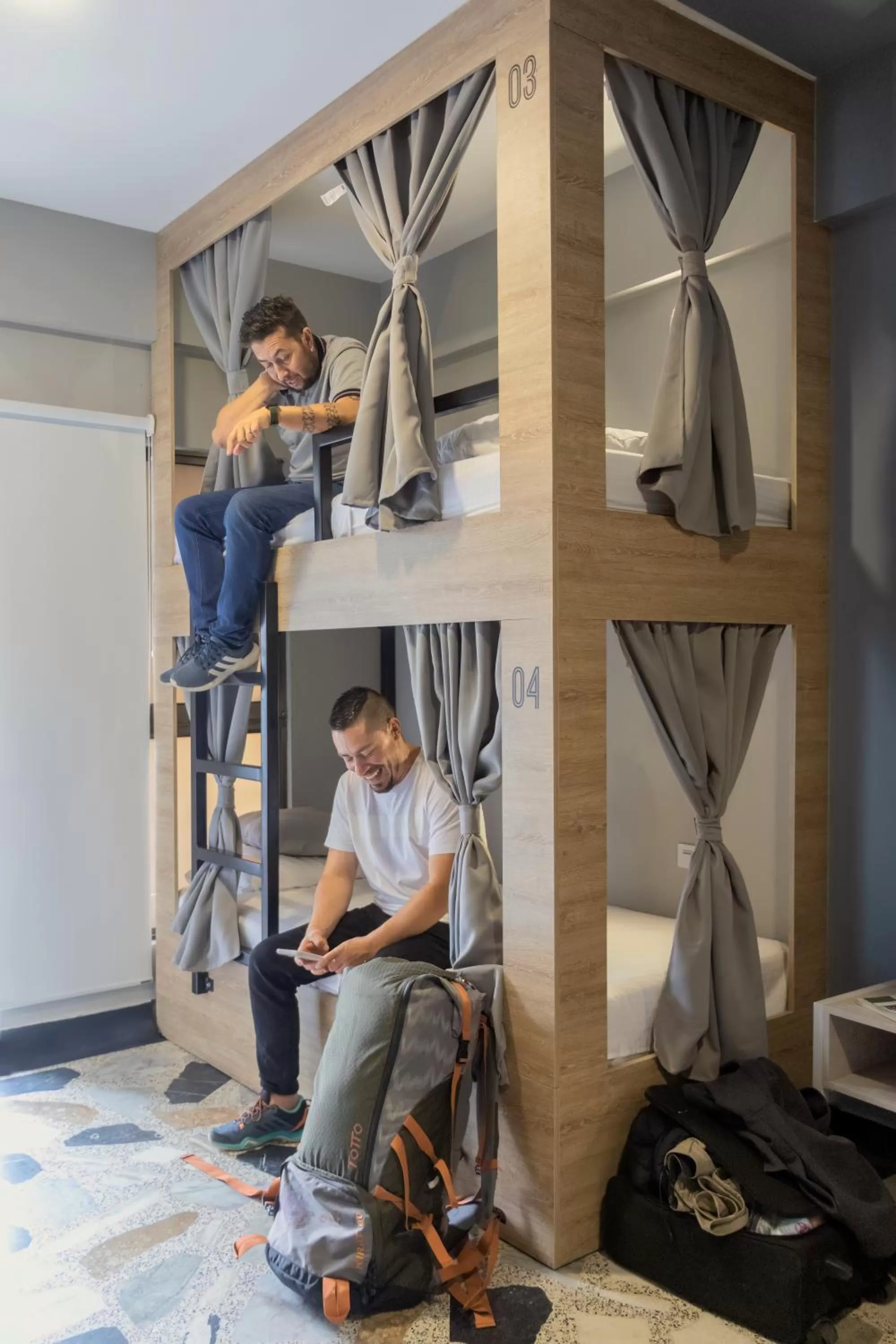 People in Ventiuna Hotel y Coliving