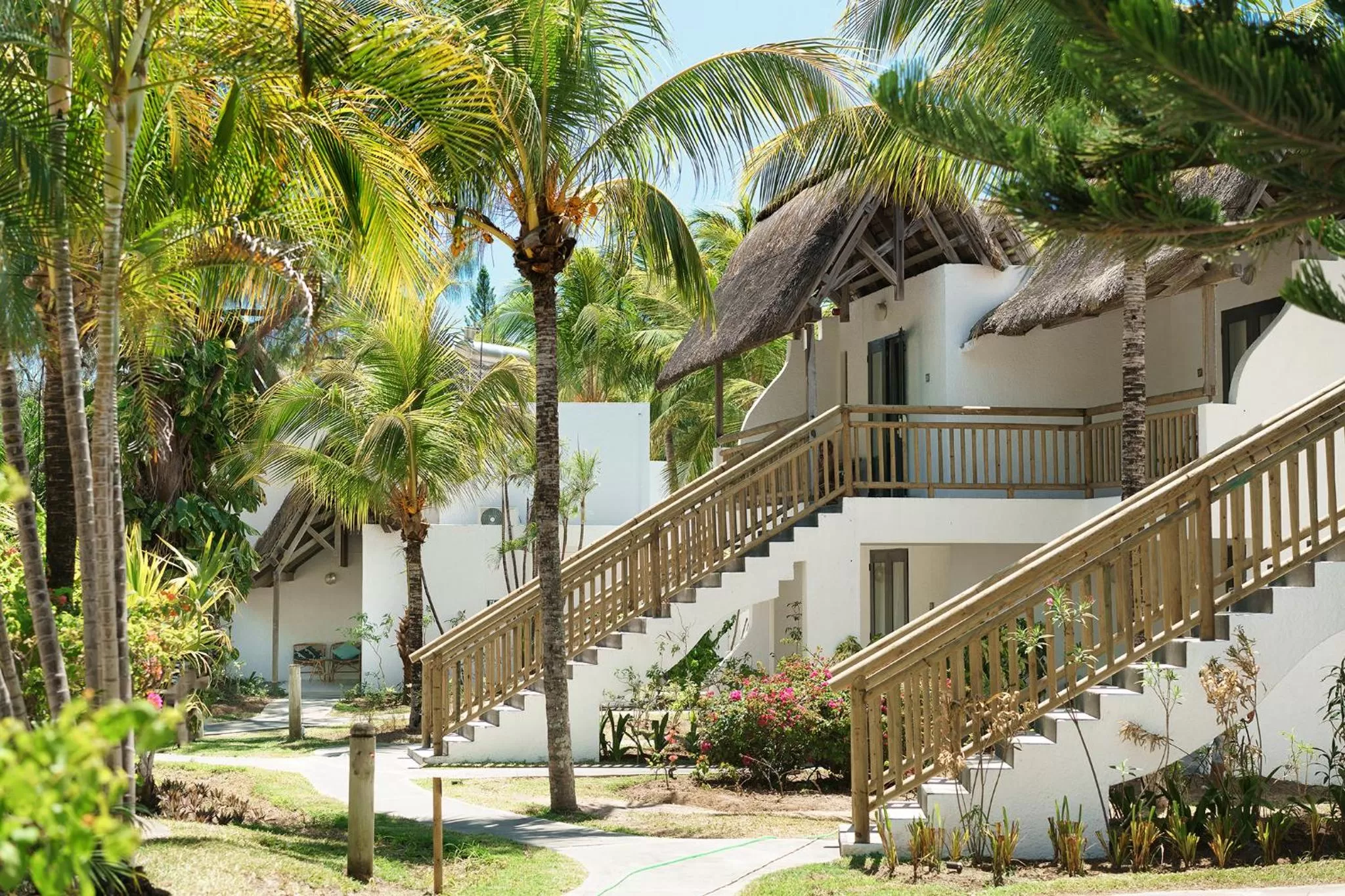 Property building in Coin de Mire Attitude