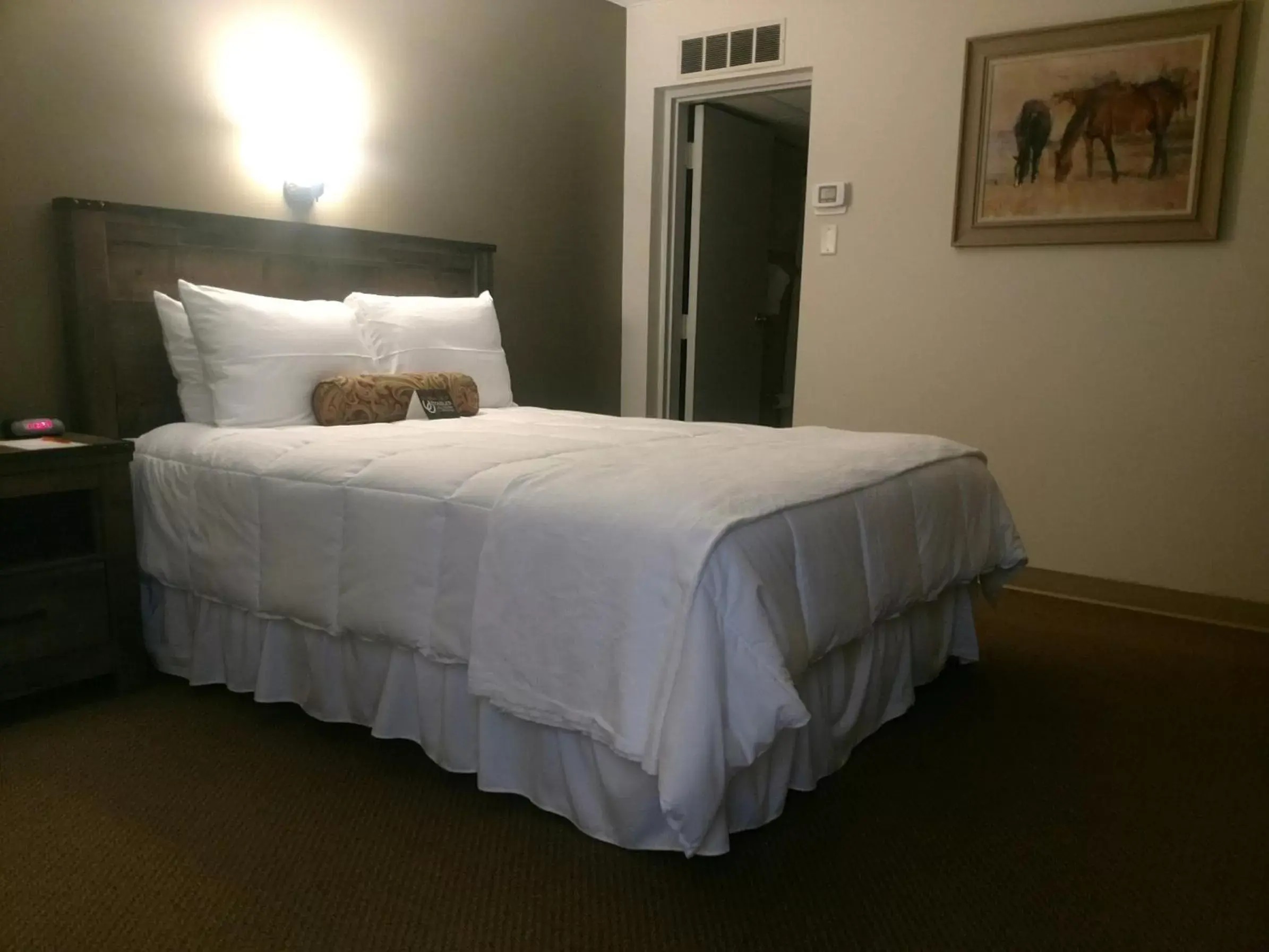 Standard Queen Room in The Stables Inn & Suites Standard Queen Room in The Stables Inn & Suites