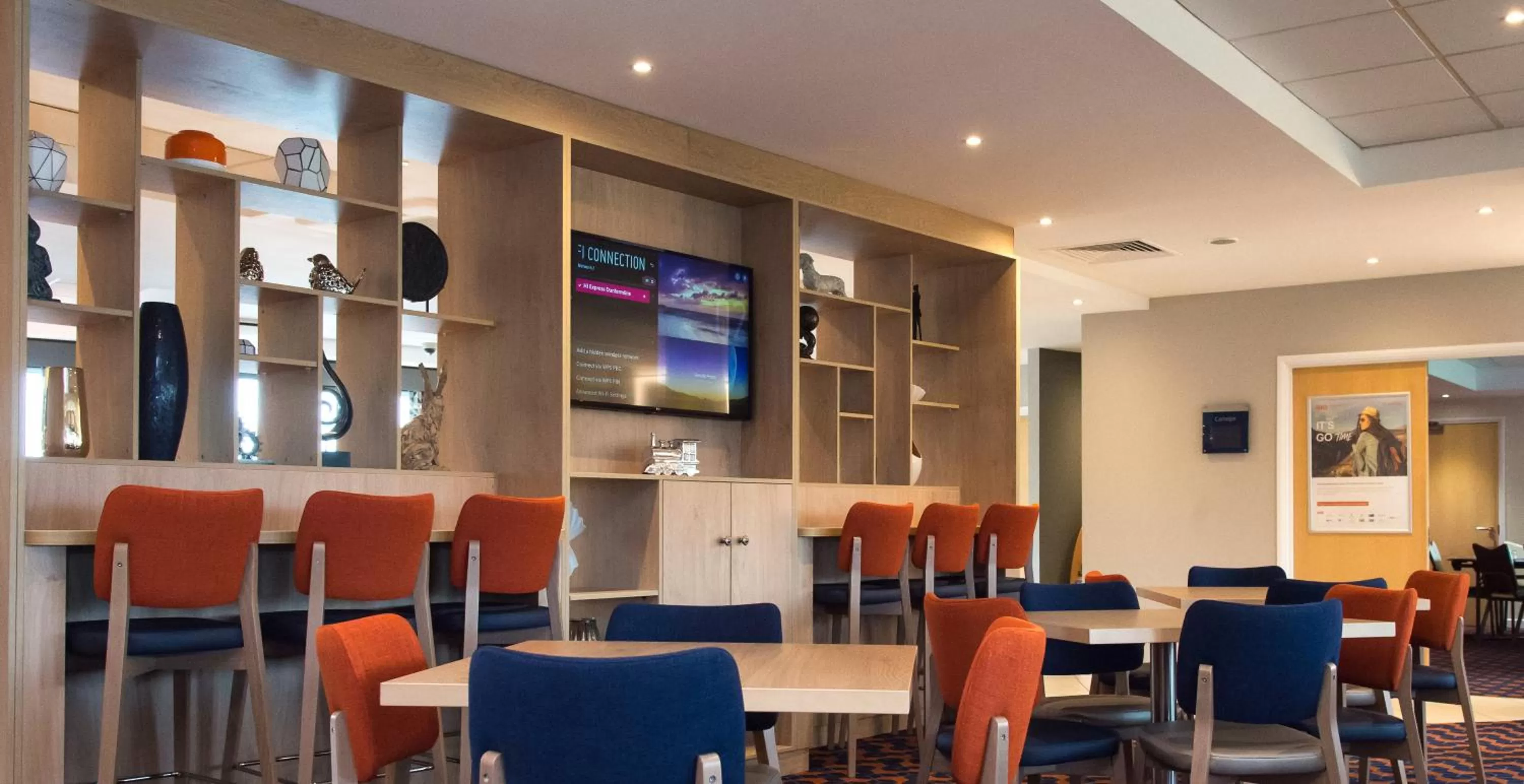 Restaurant/places to eat in Holiday Inn Express Dunfermline by IHG