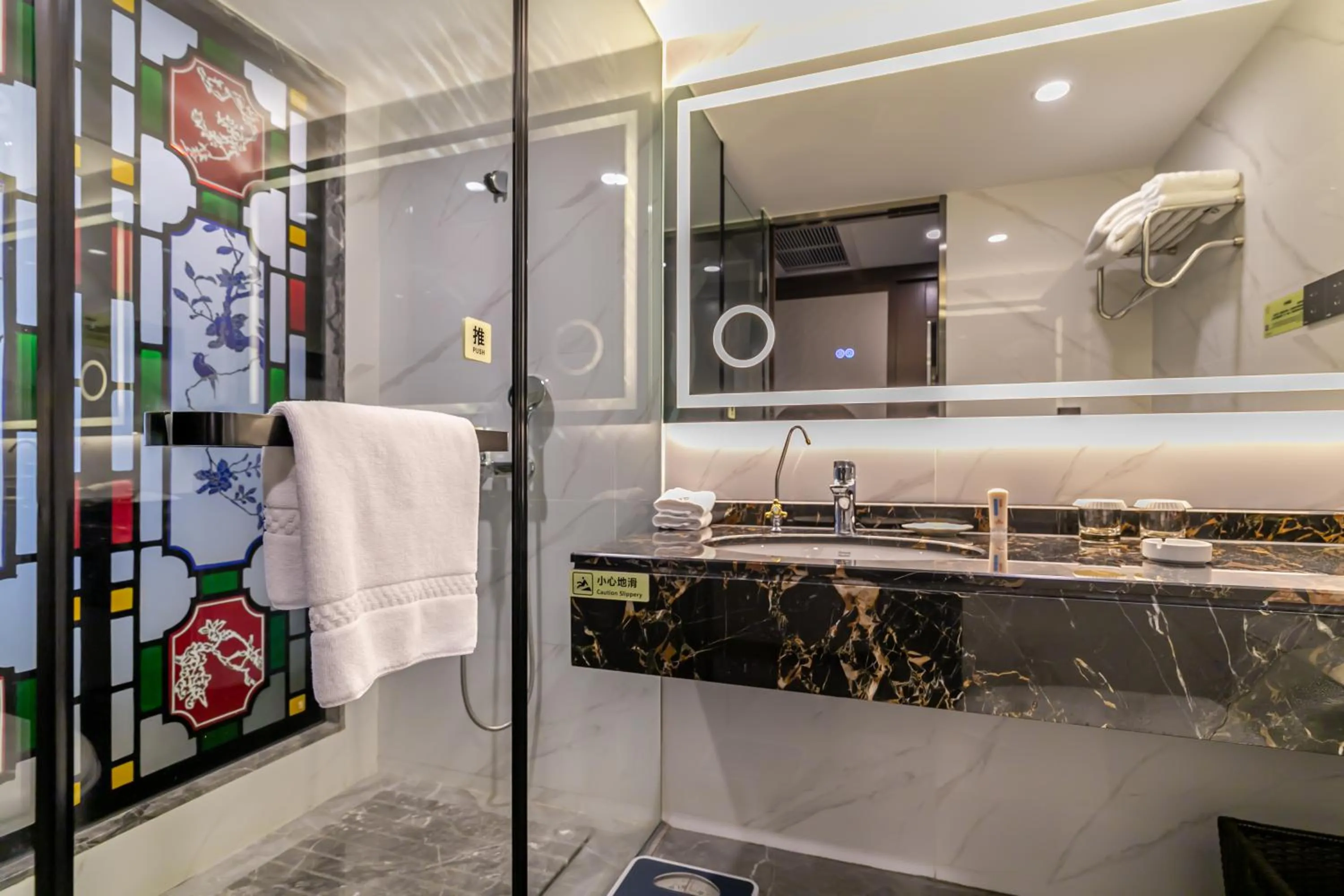 Shower in Guangdong Victory Hotel