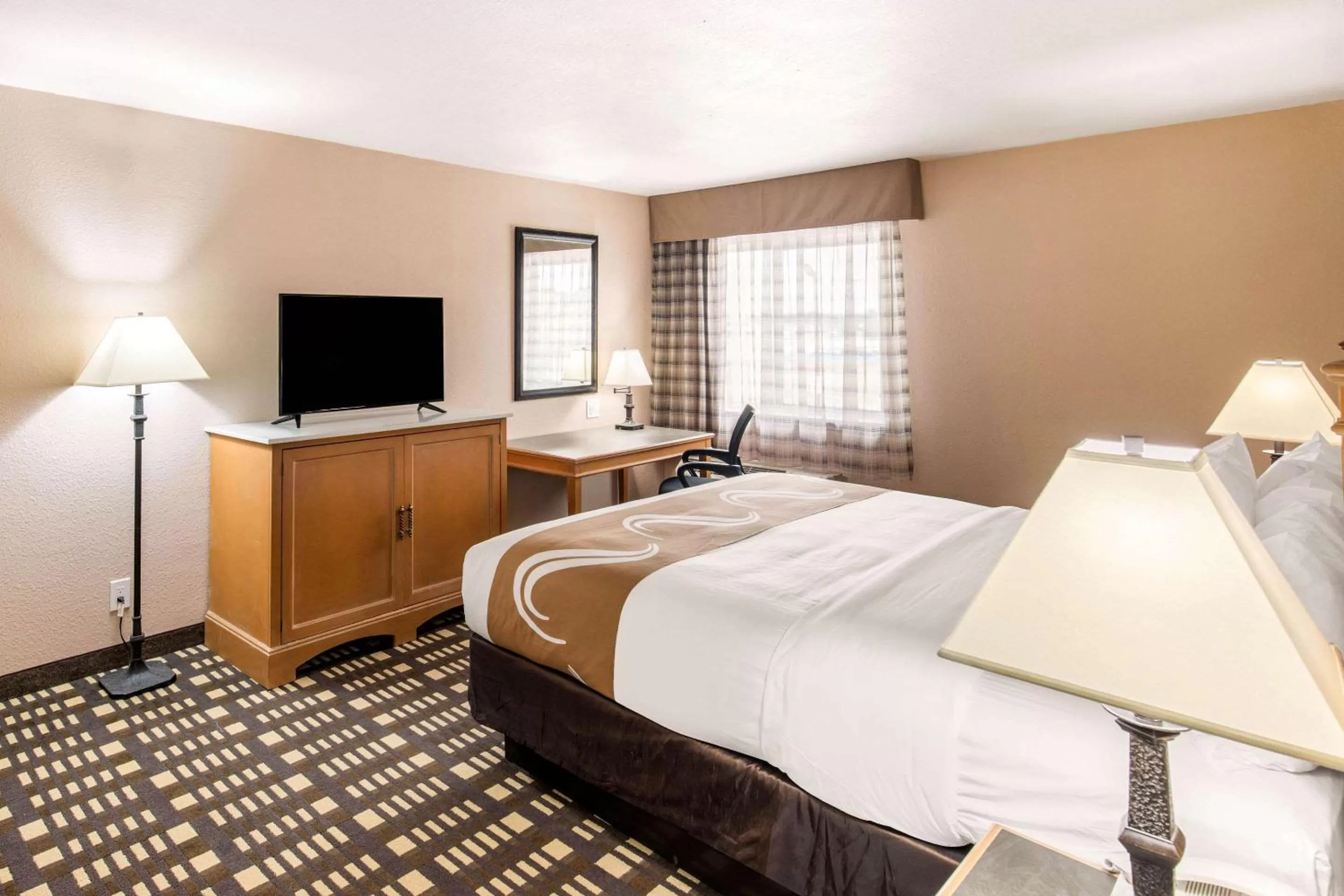 Photo of the whole room, Bed in Quality Inn & Suites Plano