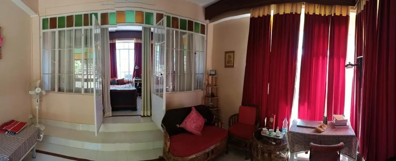 Seating Area in SAI´S GRACE