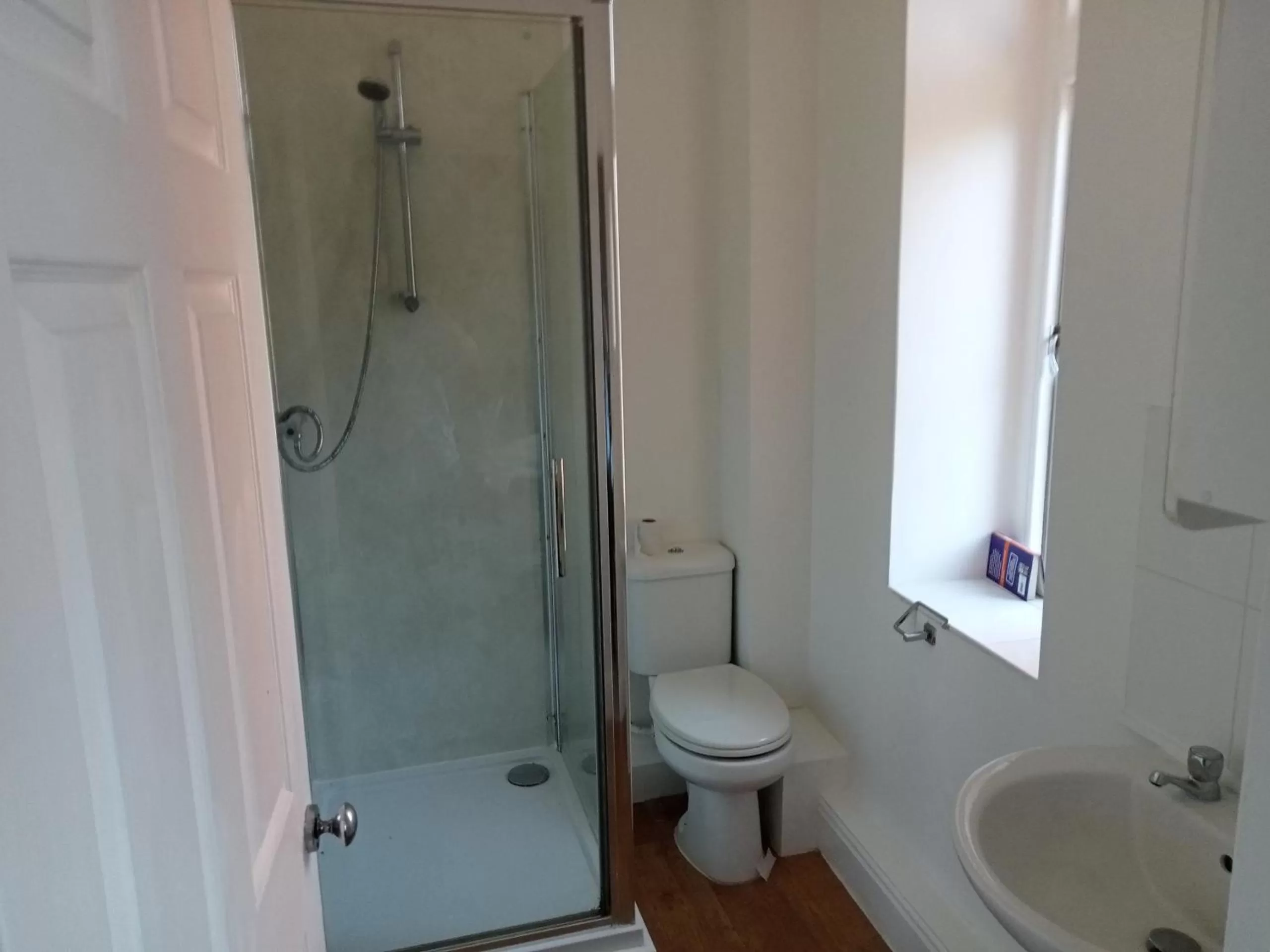 Bathroom in The Coldstreamer Inn