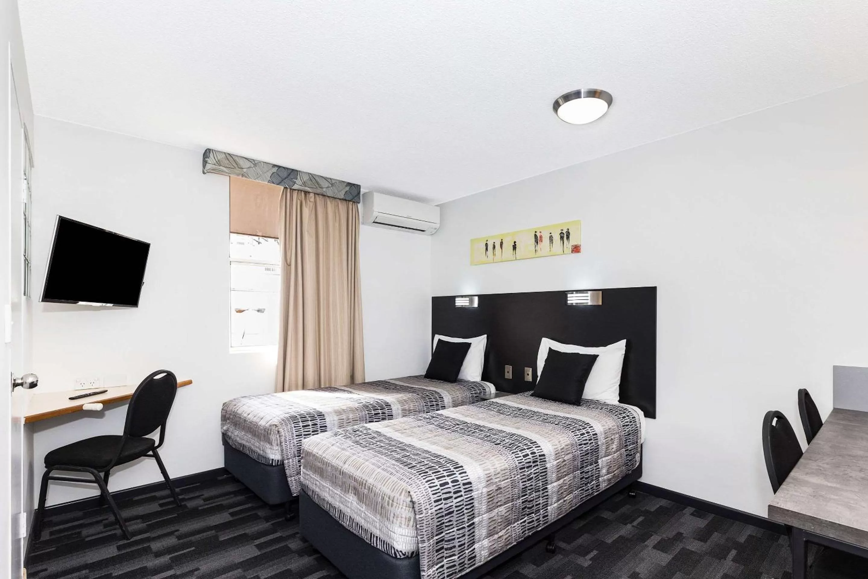 Superior Twin Room in Spring Hill Inn