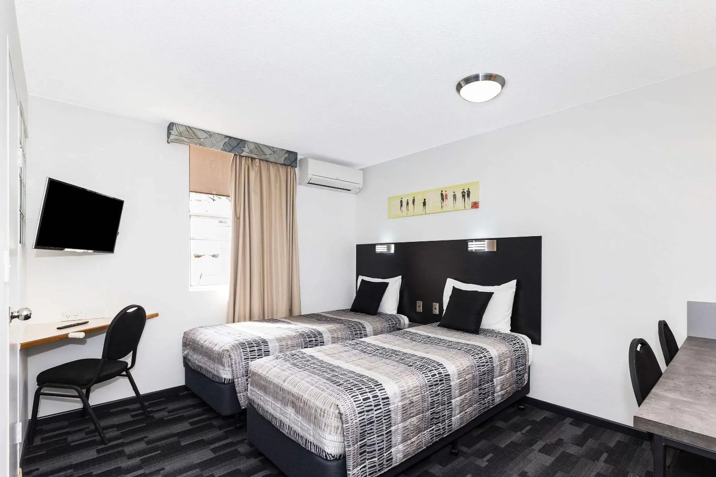 Superior Twin Room in Spring Hill Inn Superior Twin Room in Spring Hill Inn