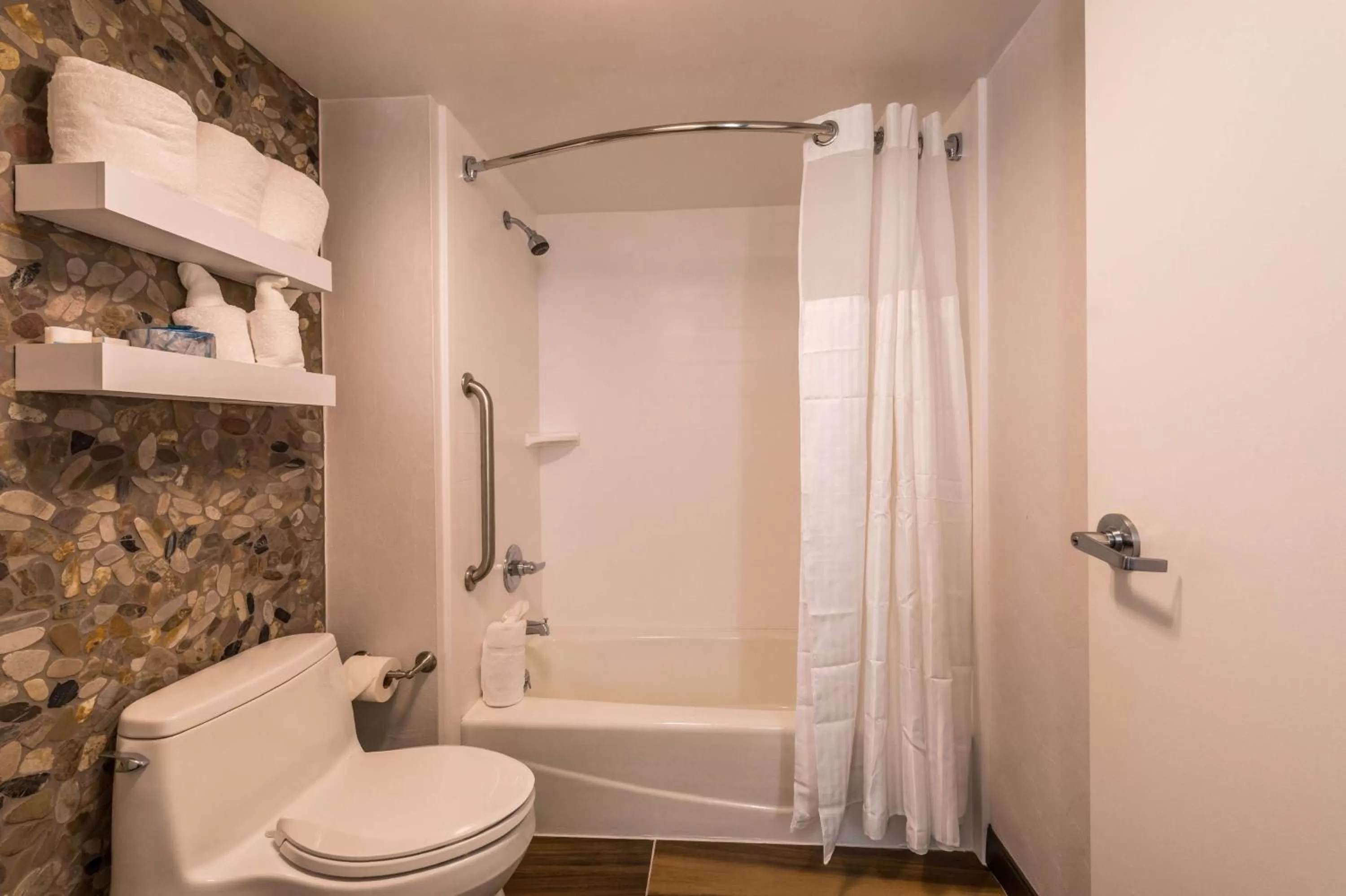 Bathroom in Hilton Garden Inn Detroit Southfield