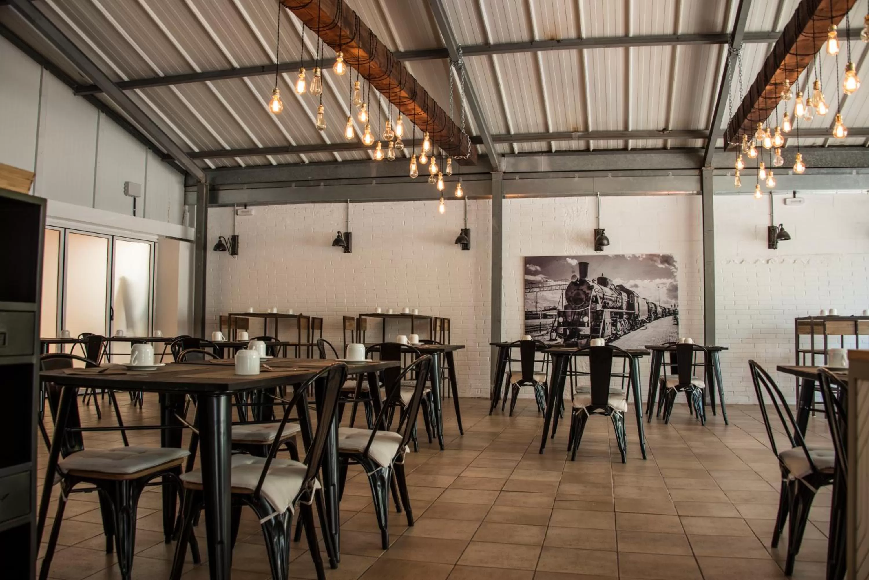 Restaurant/Places to Eat in Hotel Capri