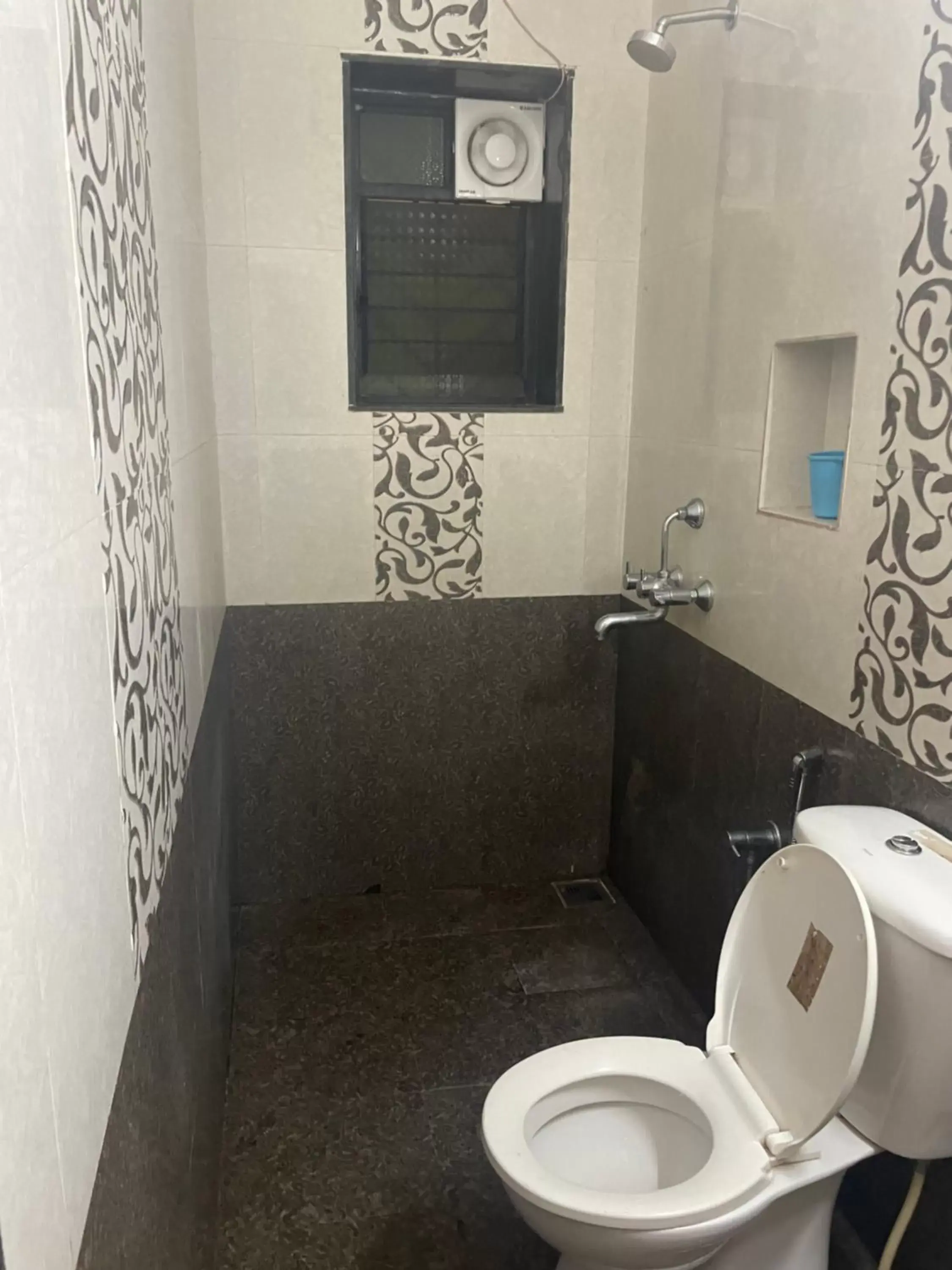 Budget Double Room in Calangute Beach Corner Budget Double Room in Calangute Beach Corner