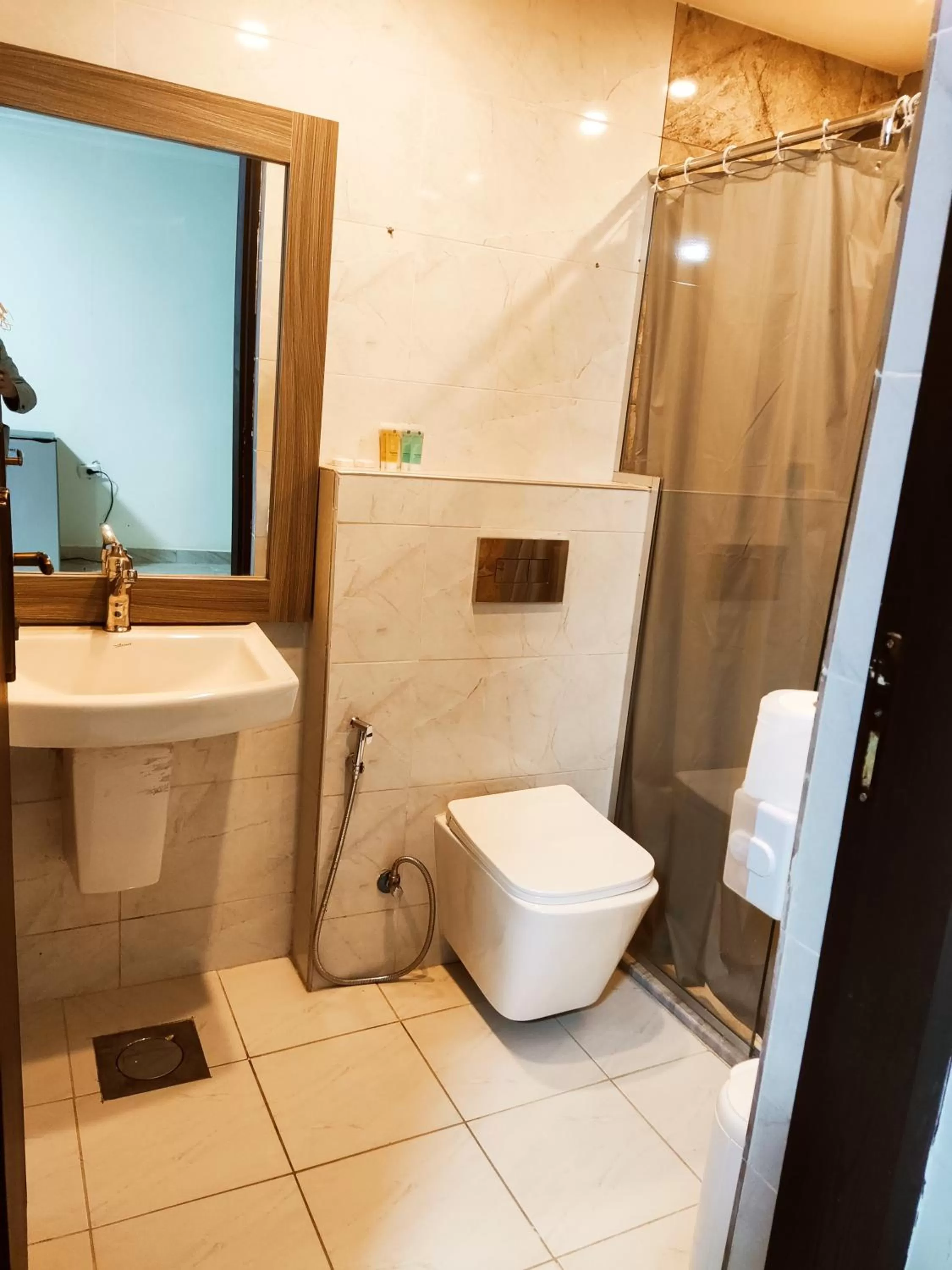 Shower in Golden Plaza Hotel