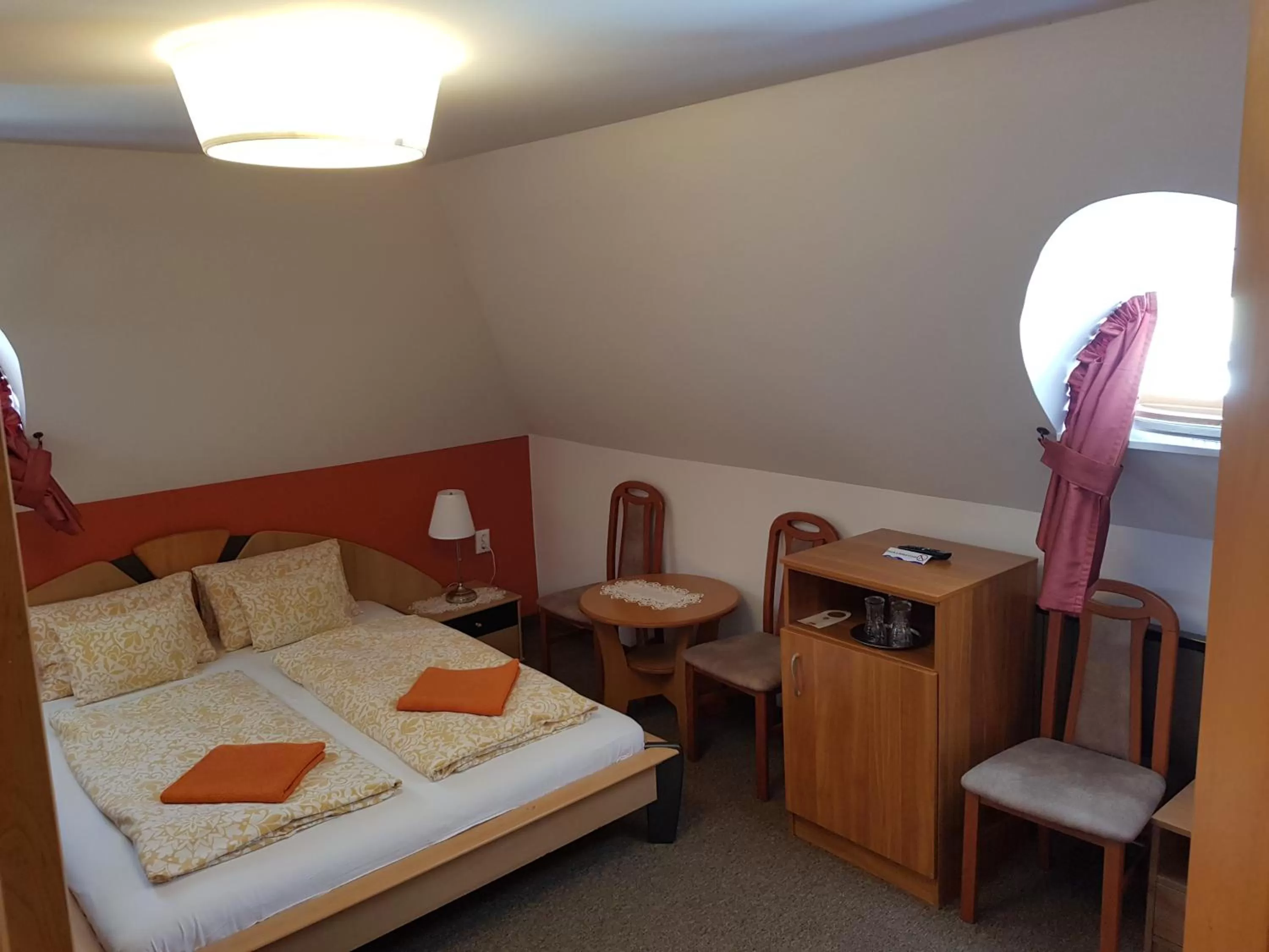 Family Room with Private Bathroom in Duna Panzió