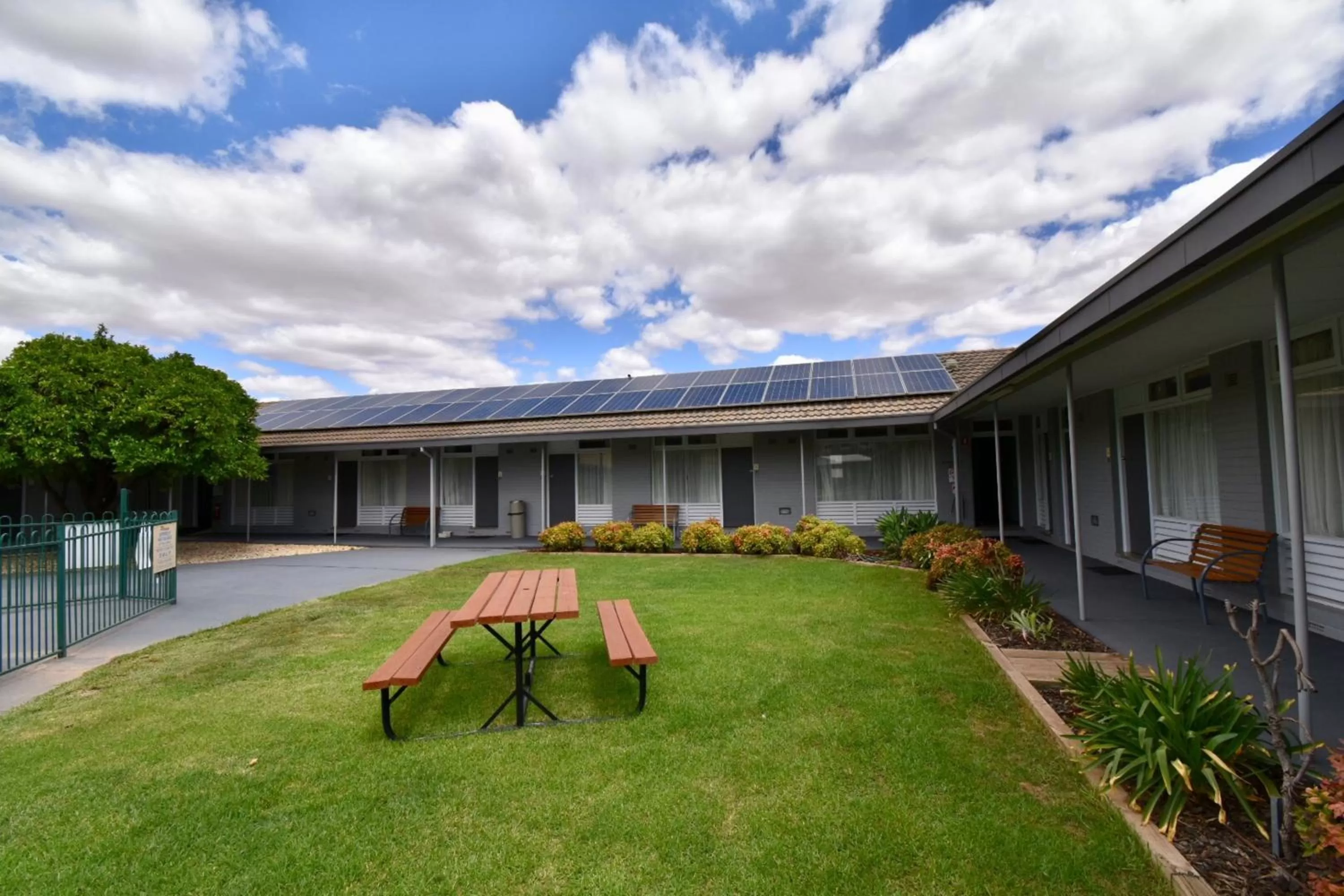 Property building in Townhouse Motel Cowra