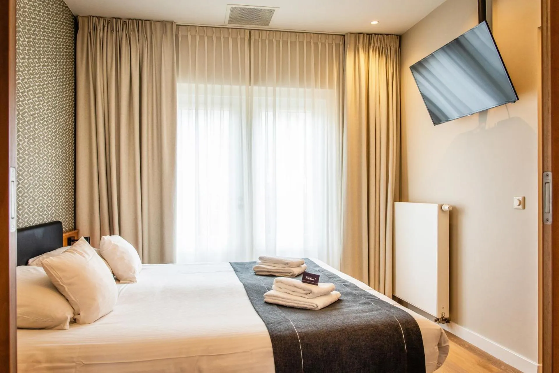 Luxury Suite with Jacuzzi and Terrace in Kasteel De Vanenburg