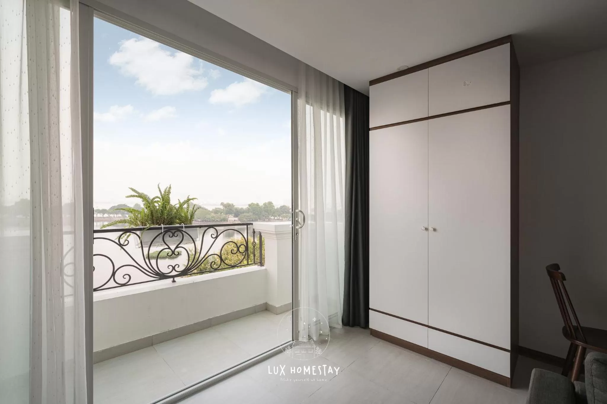 Balcony/Terrace in Lux Westlake Studio