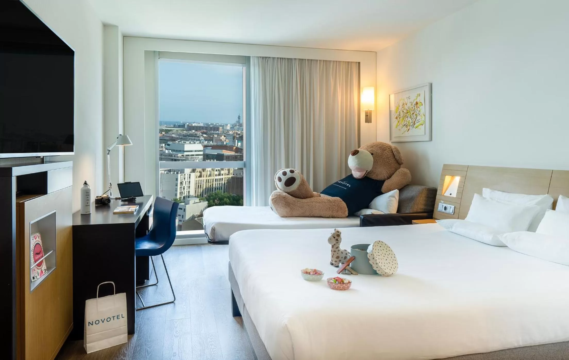 City view, Bed in Novotel Barcelona City