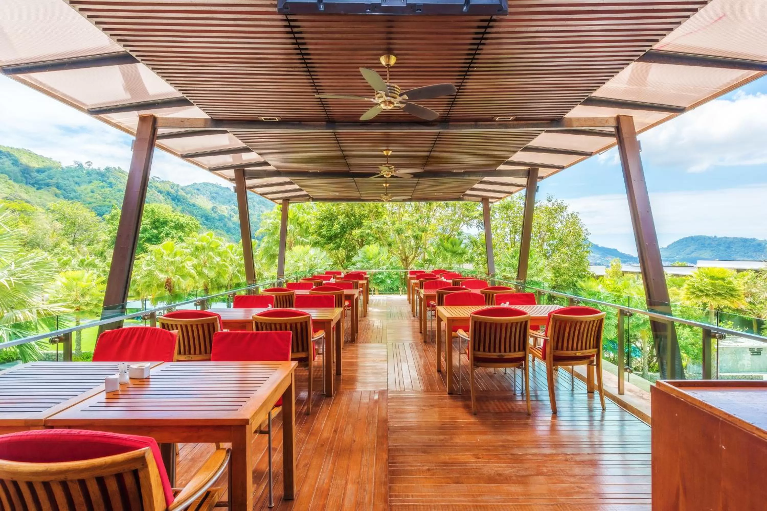 Restaurant/places to eat in Wyndham Sea Pearl Resort, Phuket