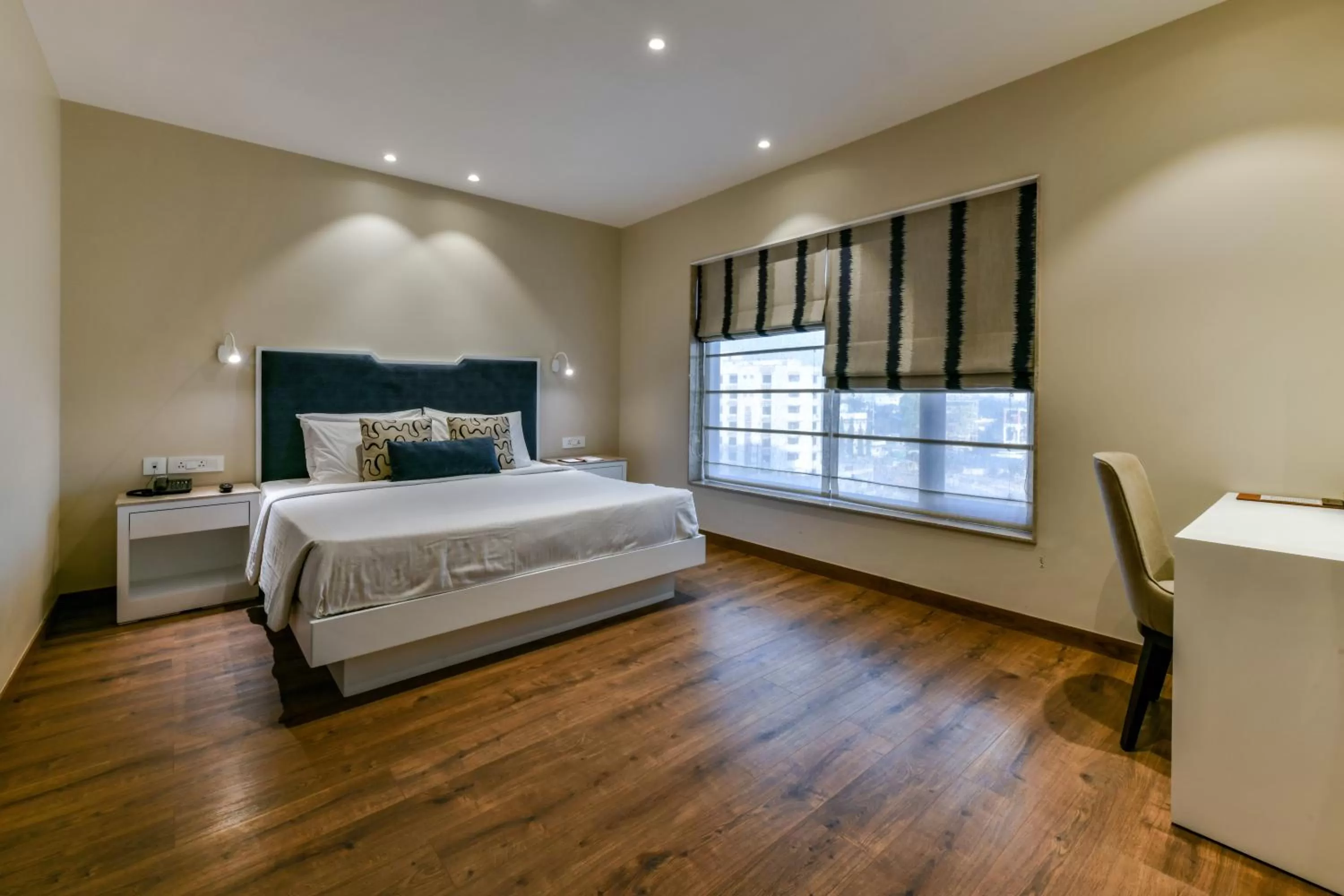 Bedroom, Bed in Sun-n-Sand Shirdi