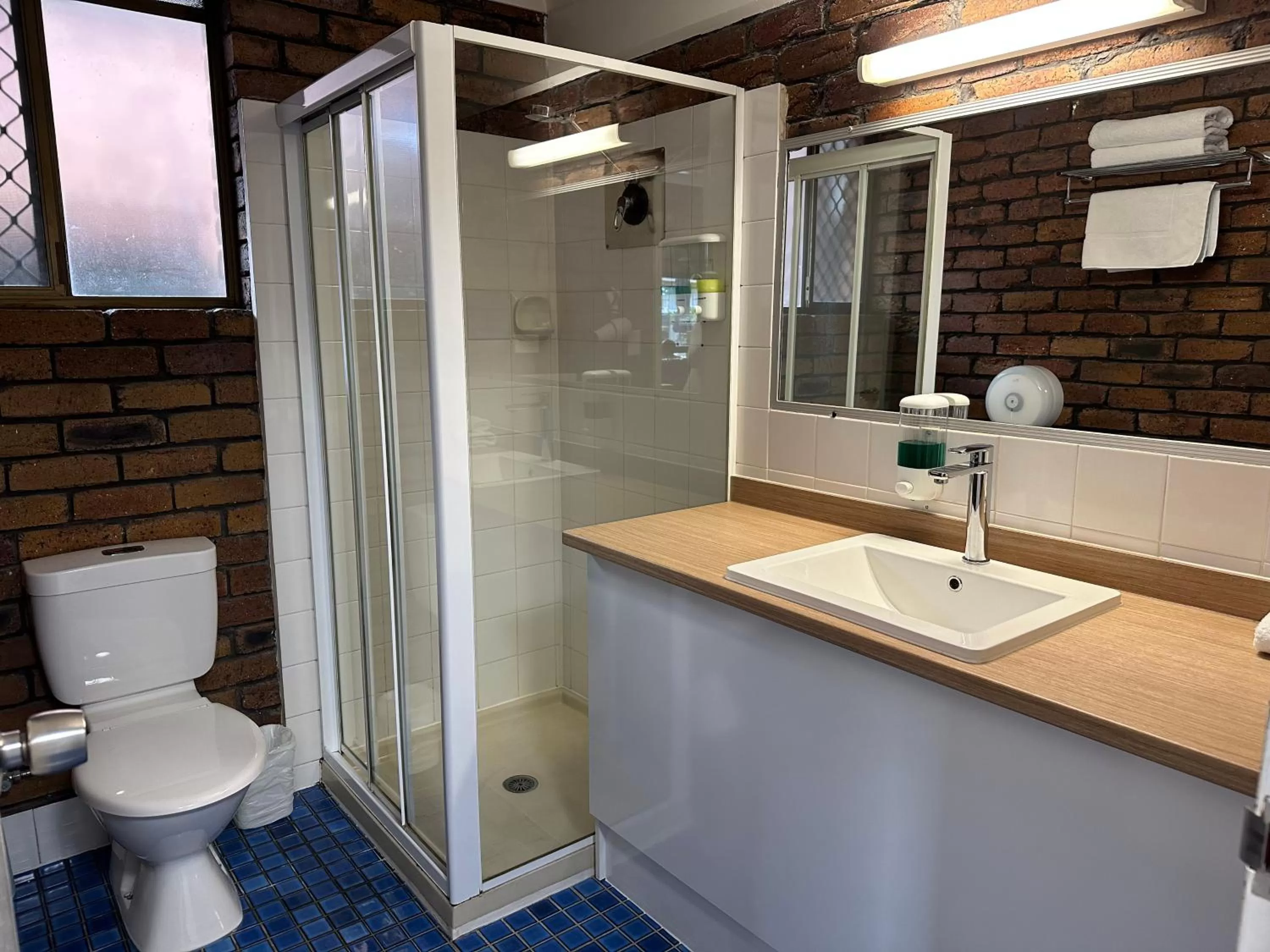 Bathroom in Logan City Motor Inn